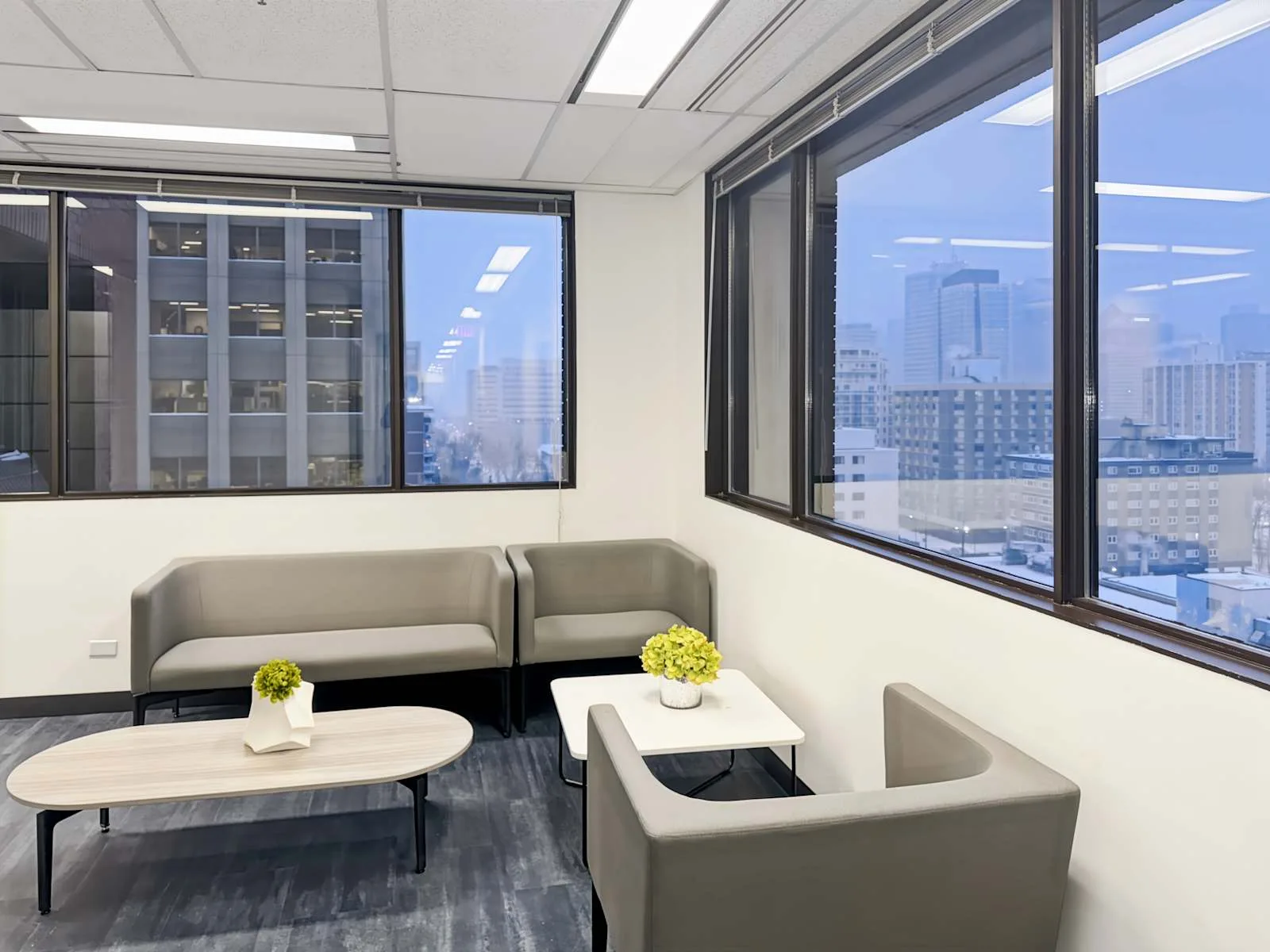 HQ AB, Edmonton - 98 Avenue, Lounge, Edmonton, AB