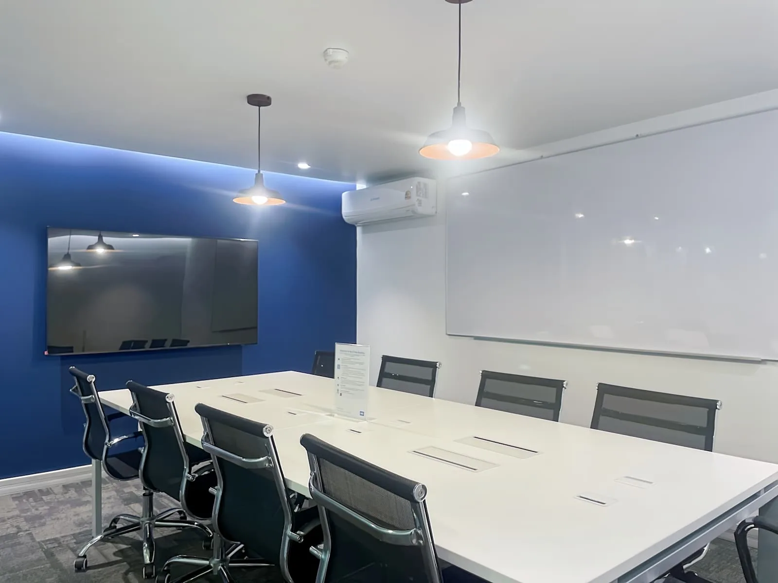 HQ Bangkok, Blue Chips Building, Meeting room for 10 people, Bangkok
