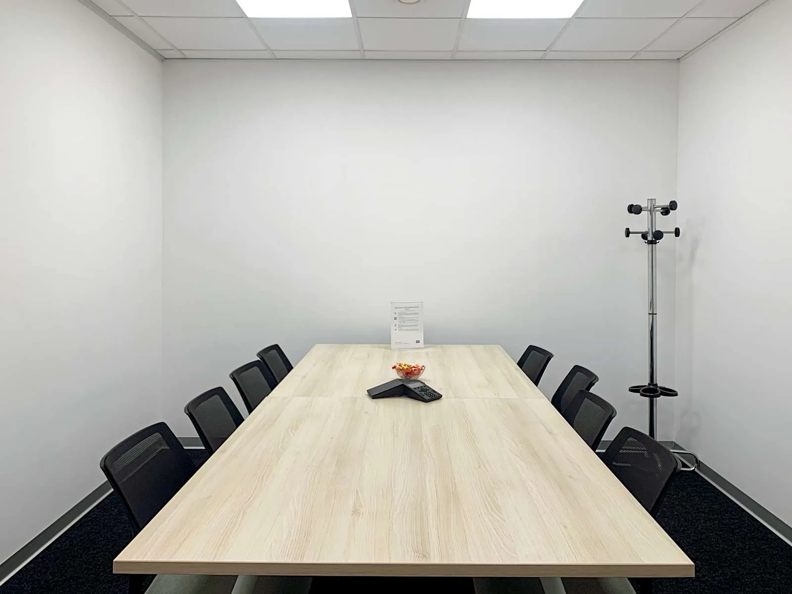 HQ Belgrade, Vracar Business Centre, Meeting room for 8 people, Beograd