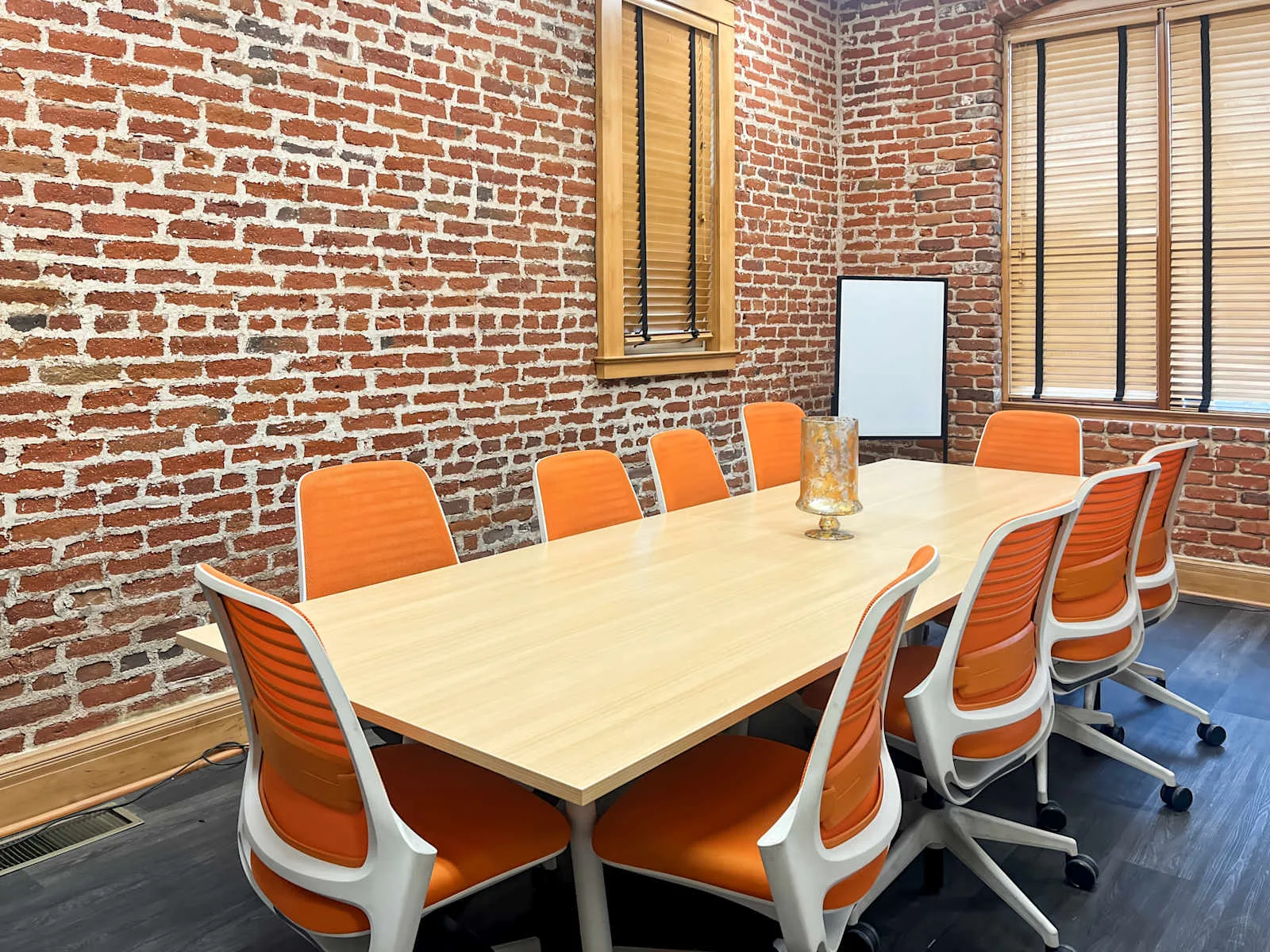 HQ CA, Bakersfield - Eye St., Meeting room for 10 people, Bakersfield, CA