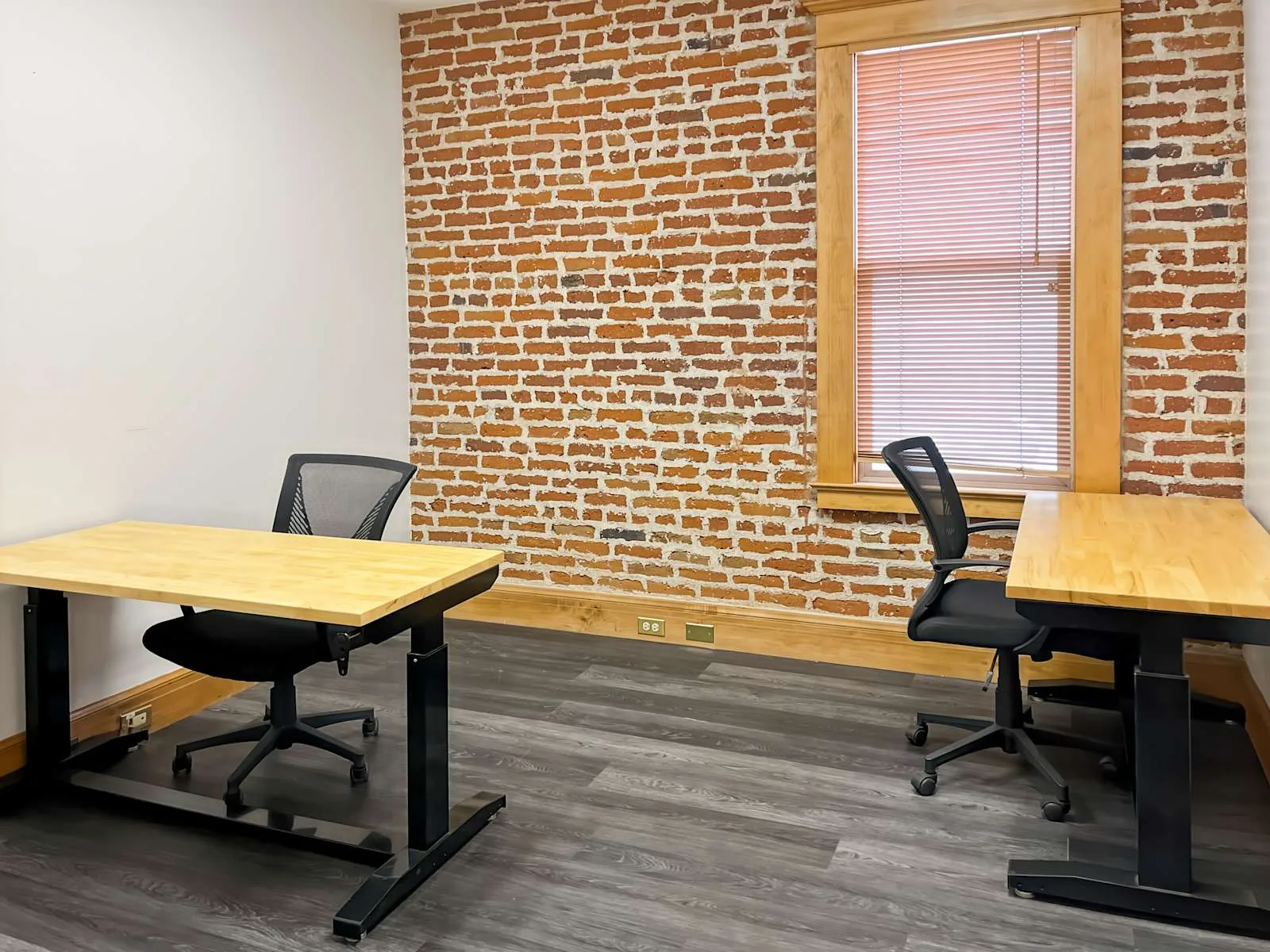 HQ CA, Bakersfield - Eye St., Private office, 2 desks, Bakersfield, CA