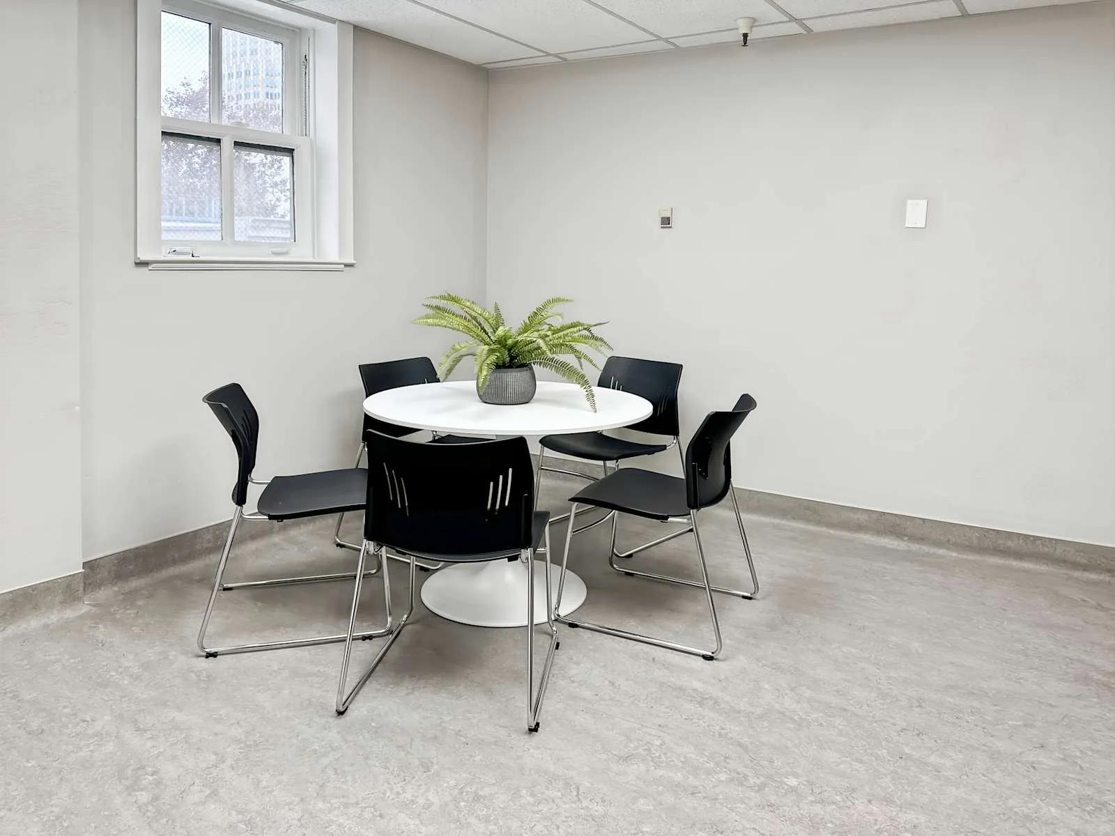HQ CA, Sacramento - 11th St, Meeting room for 5 people, Sacramento, CA