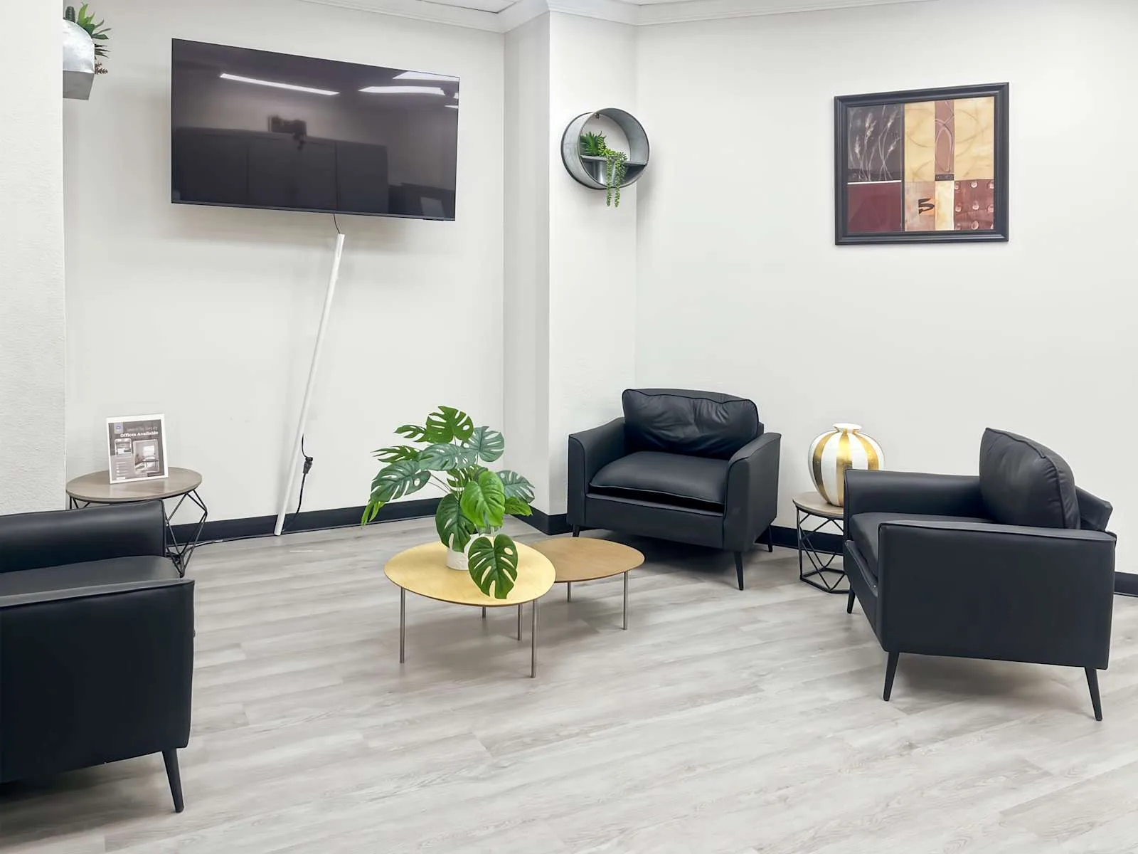 HQ CA, Santa Clarita- Sierra Hwy, Lounge, Santa Clarita, CA