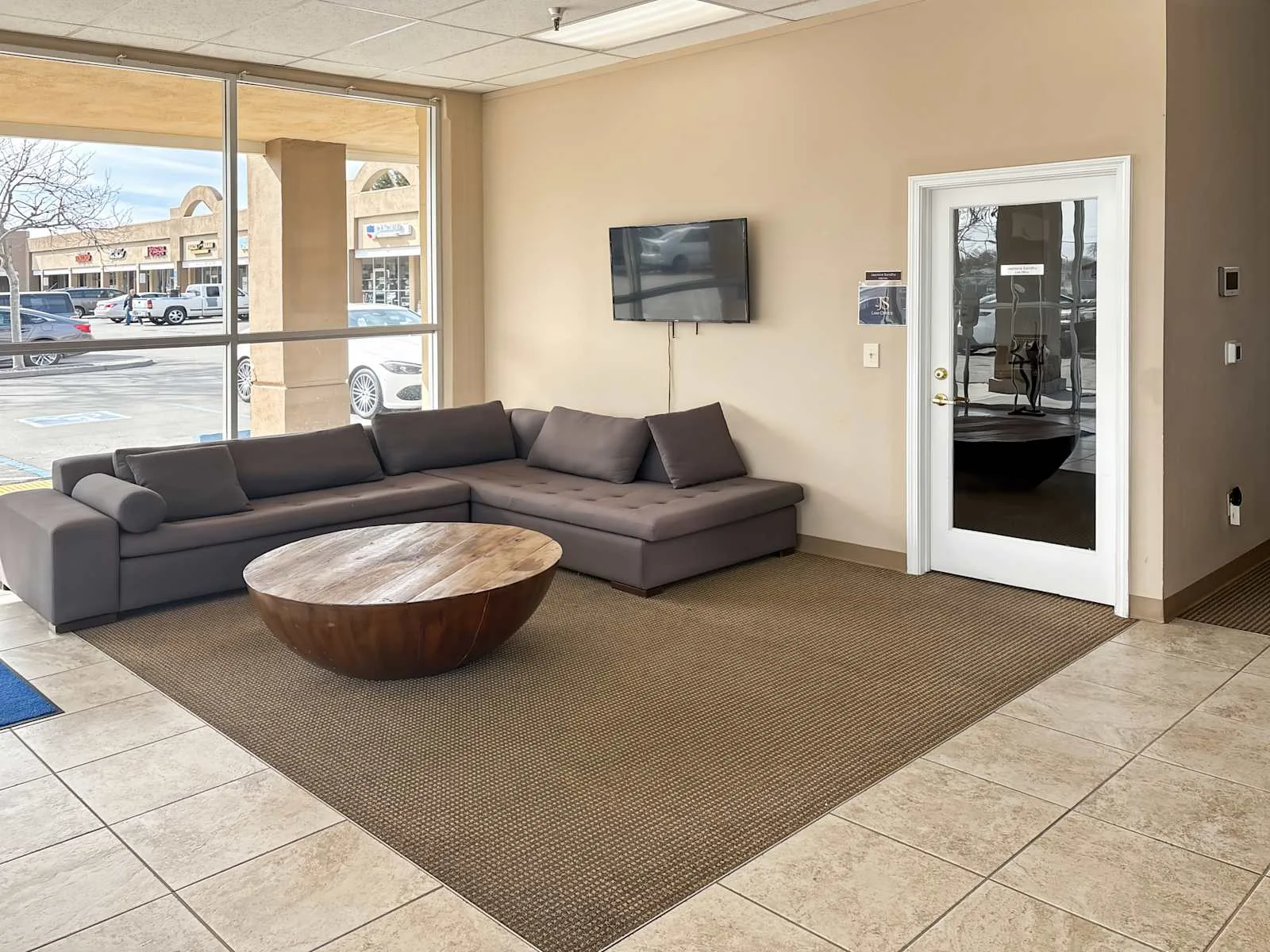 HQ CA, Tracy - N Tracy Blvd, Lounge, Tracy, CA