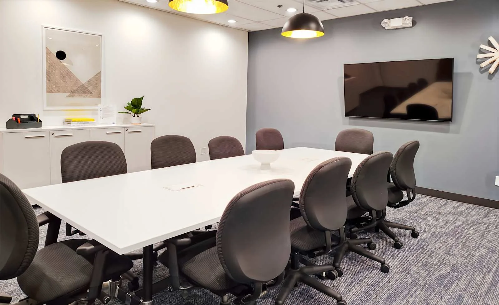 HQ IL, Champaign – N. Randolph St, Meeting room for 10 people, Champaign, IL