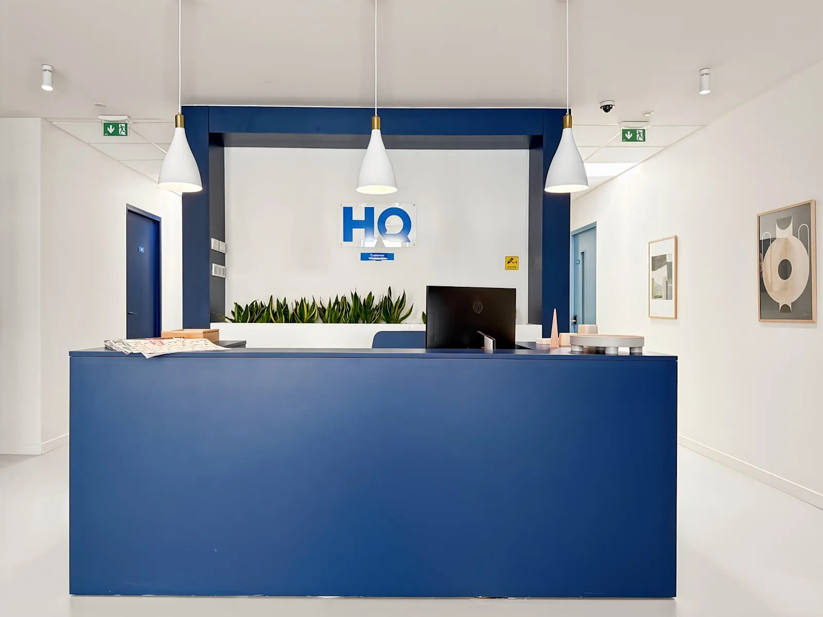 HQ Dorou, Υποδοχή, Αθήνα