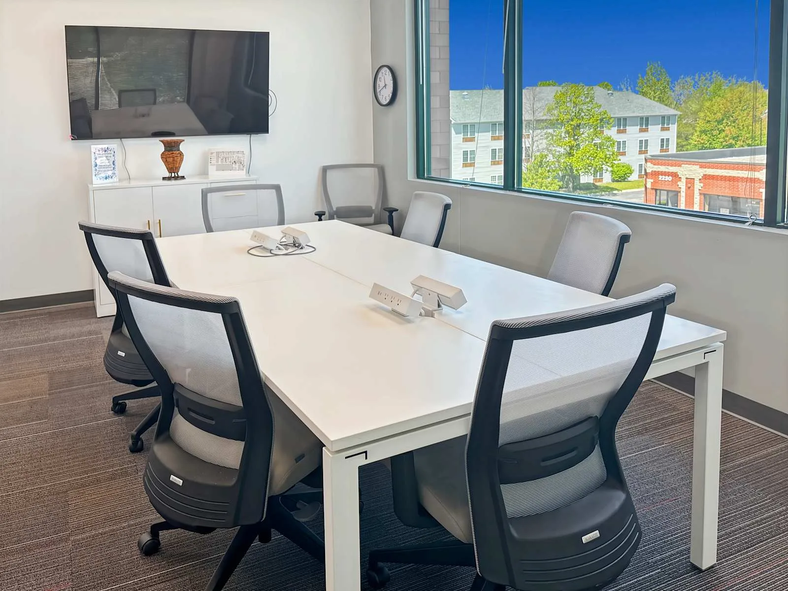 HQ IL, Elgin - Point Blvd, Meeting room for 6 people, Elgin, IL