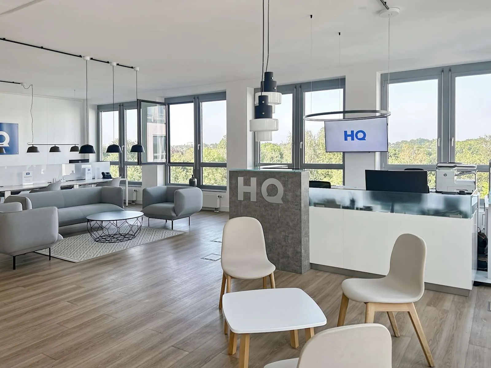 HQ ESSEN, HQ Ruhrallee, Reception, Essen