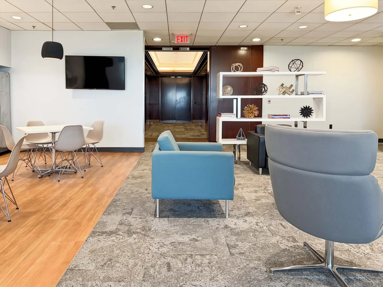 HQ GA, Atlanta North - Cumberland Riverwood Center (HQ), Lounge, Atlanta, GA