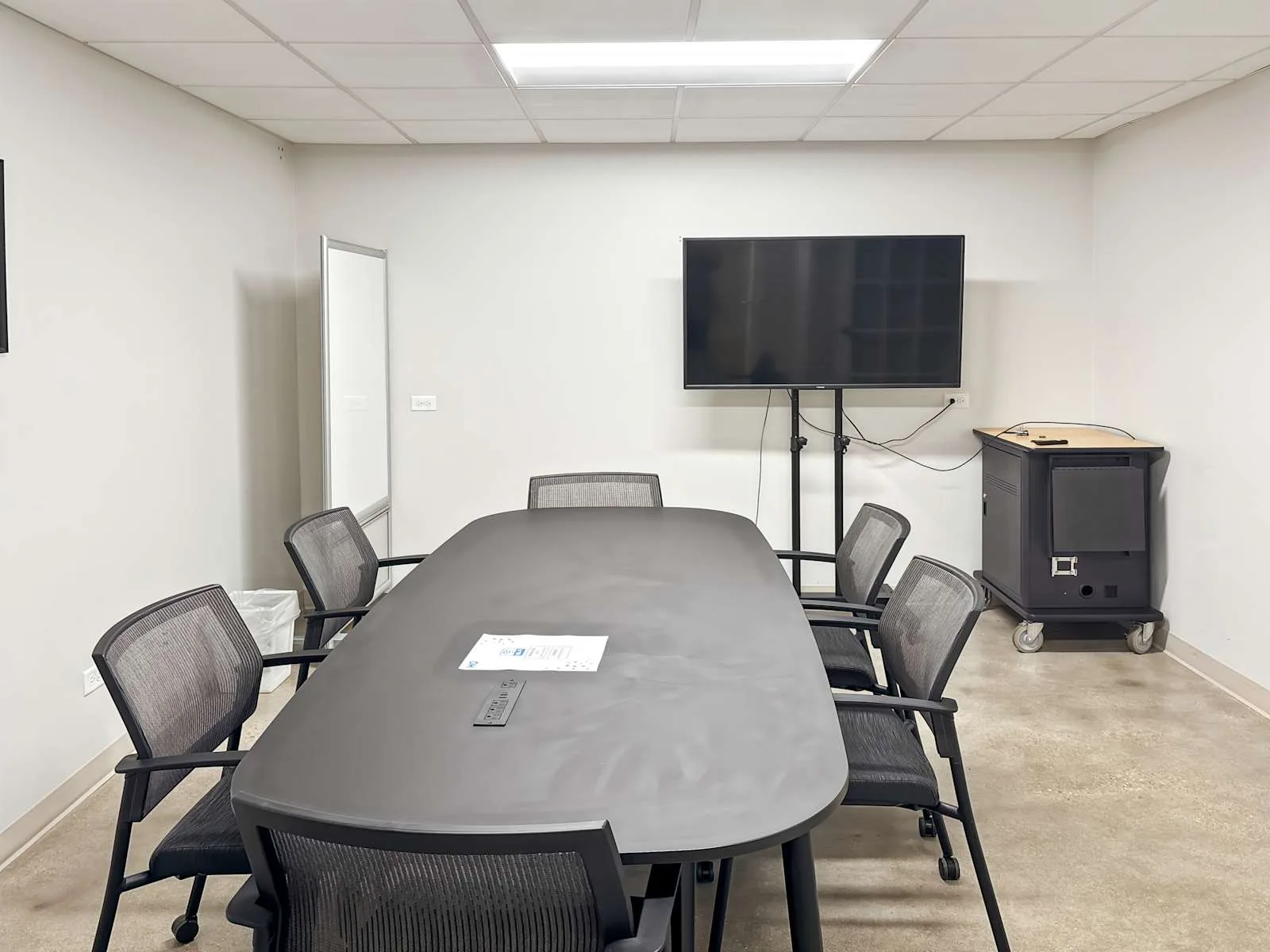 HQ IL, Grayslake - N Atkinson Rd, Meeting room for 6 people, Grayslake, IL