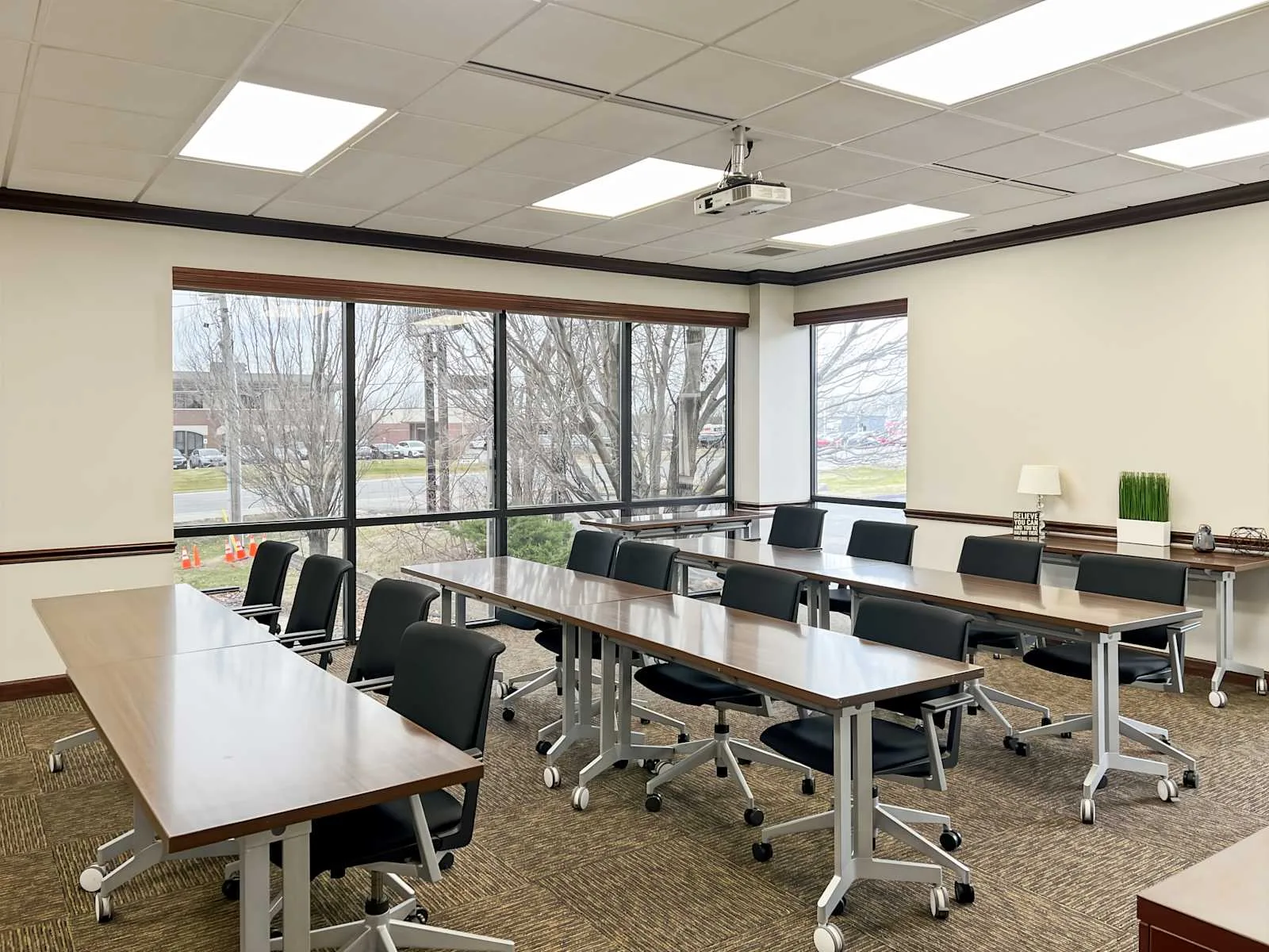 HQ IA, Davenport - N Brady St, Training room for 16 people, Davenport, IA