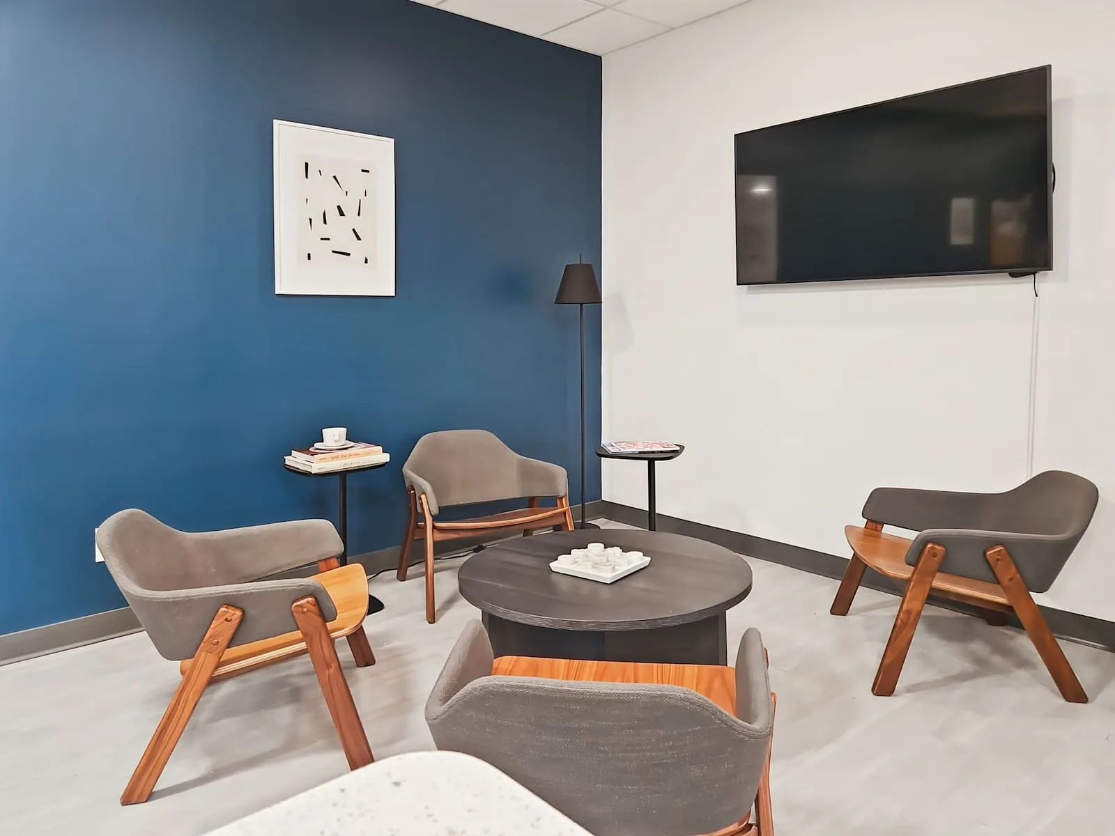 HQ IN, Indianapolis - W 86th St., Lounge, Carmel, IN