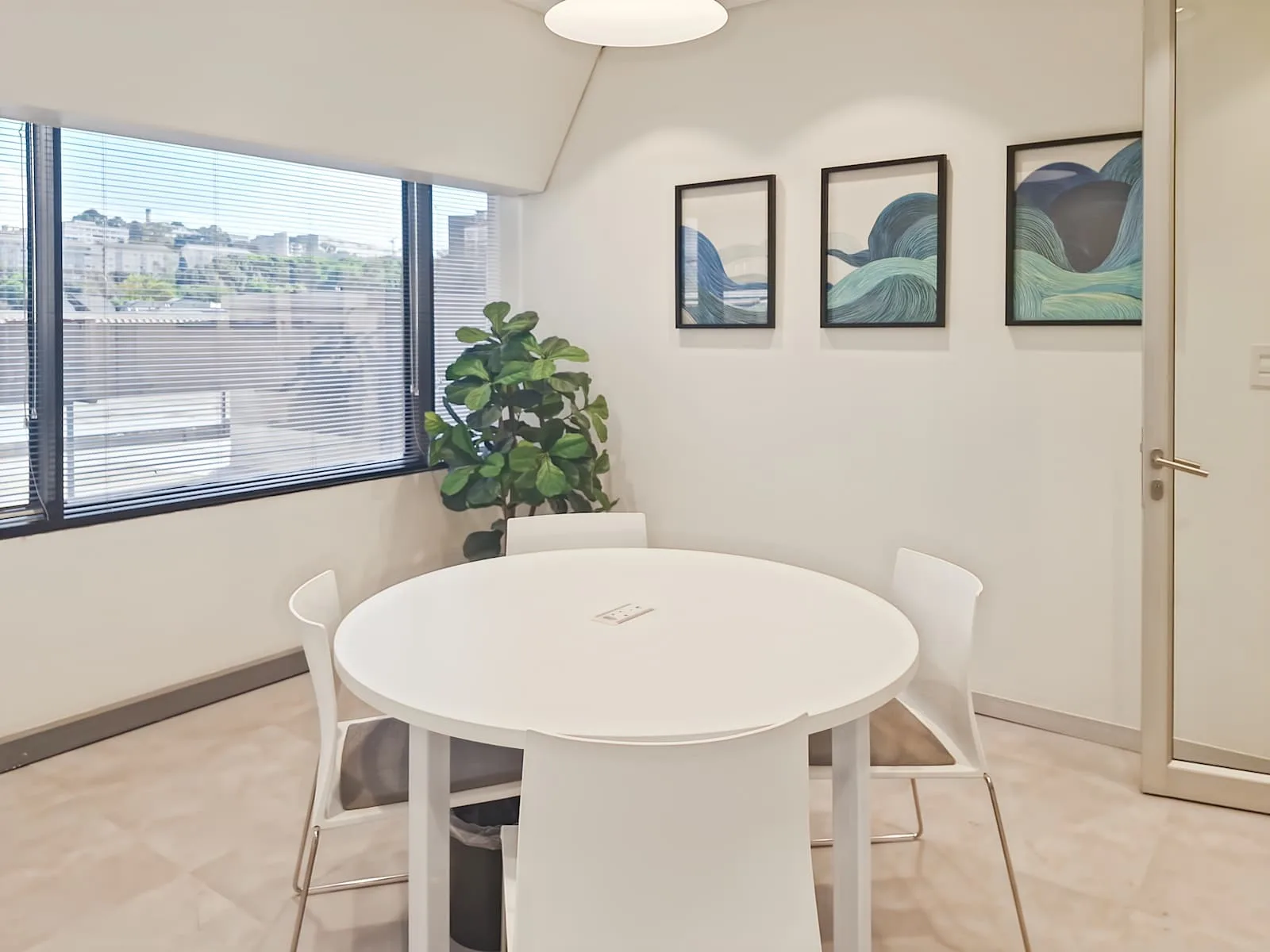 HQ Johannesburg, Killarney Mall, Meeting room for 4 people, Johannesburg