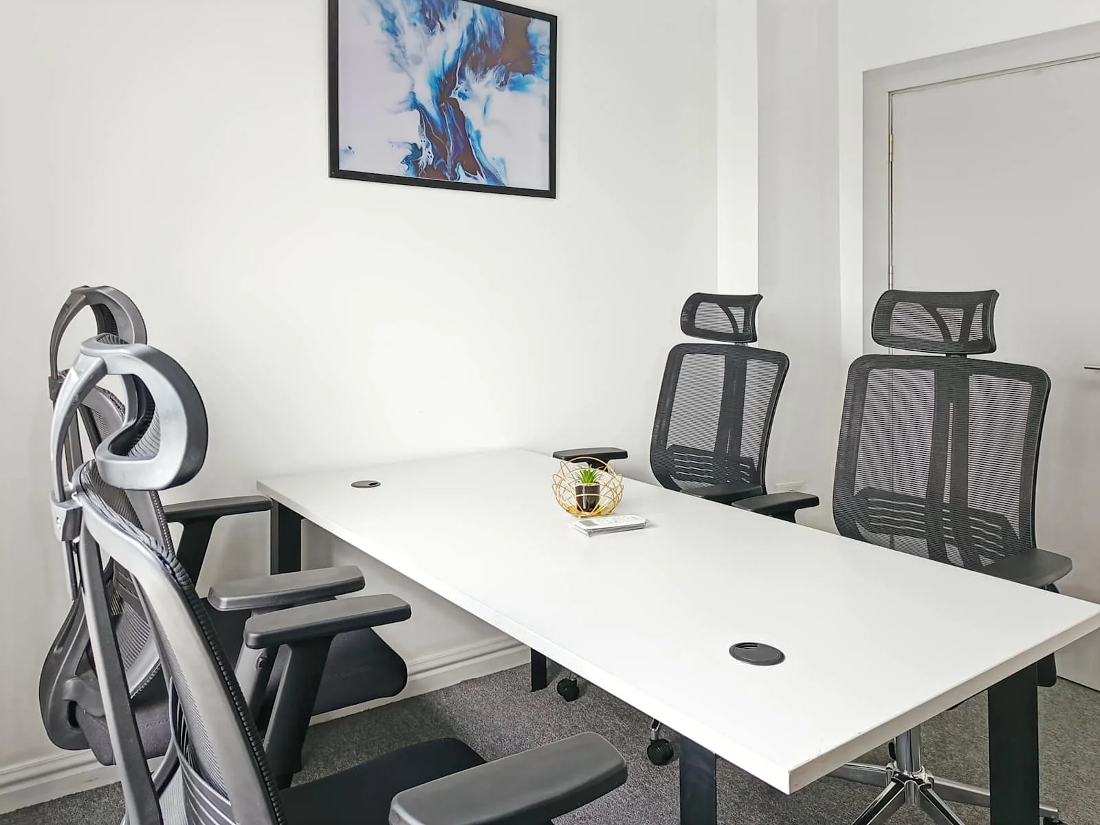 HQ Lagos, Lekki Link Bridge, Meeting room for 4 people, Lagos, Nigeria