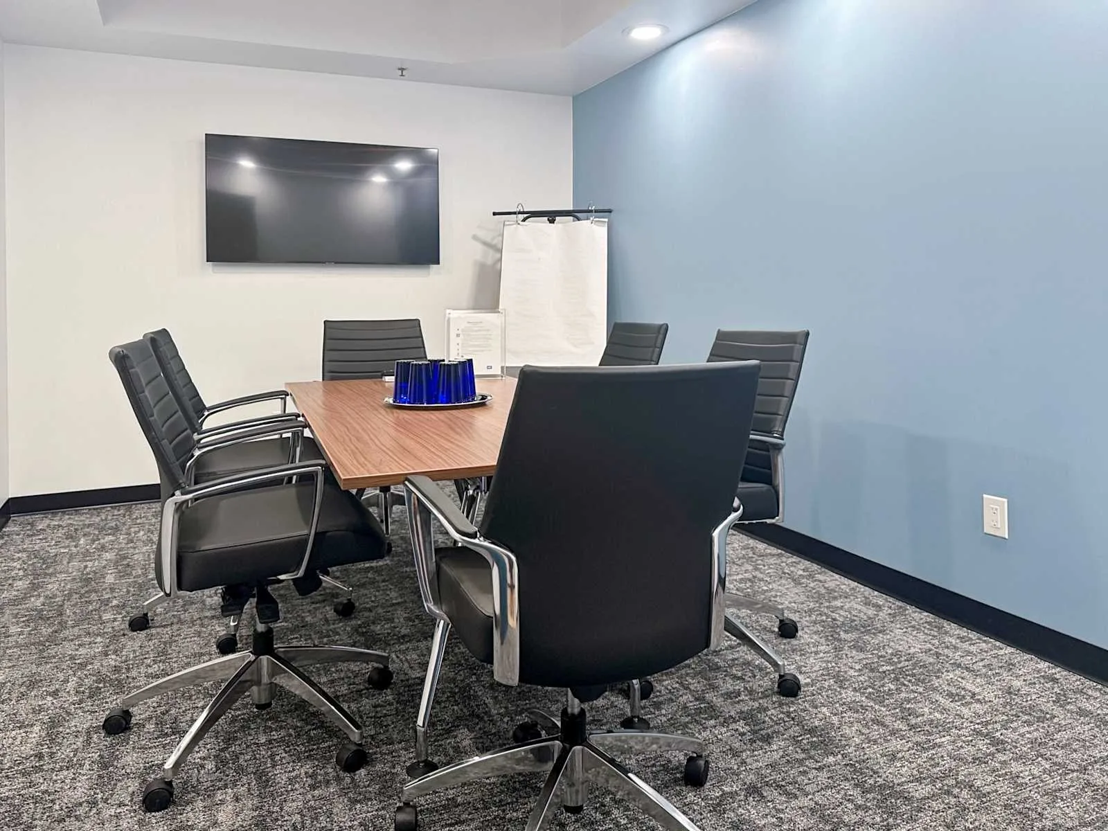 HQ MB, Winnipeg - Lombard Ave, Meeting room for 7 people, Winnipeg, MB