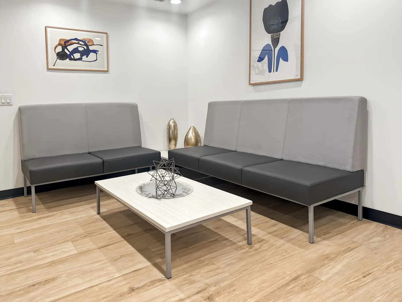 HQ MB, Winnipeg - Lombard Ave, Lounge, Winnipeg, MB