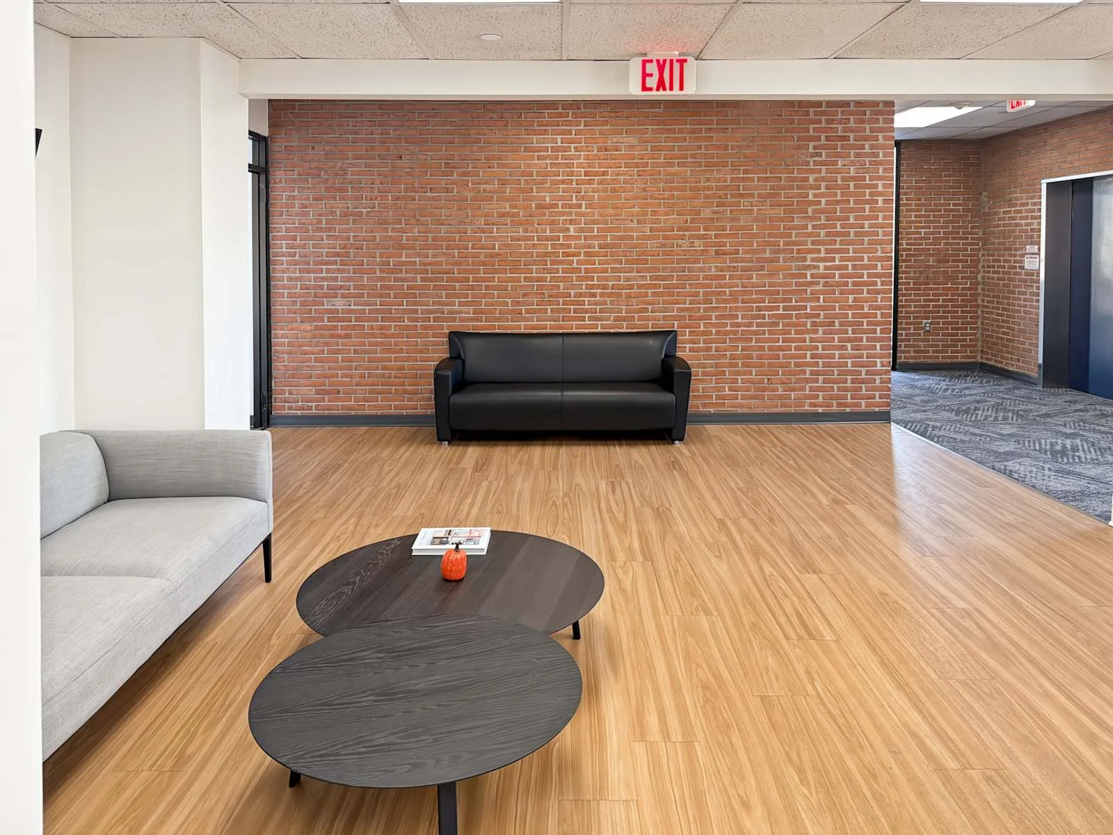 HQ MD, Hagerstown - 33 W. Franklin, Lounge, Hagerstown, MD
