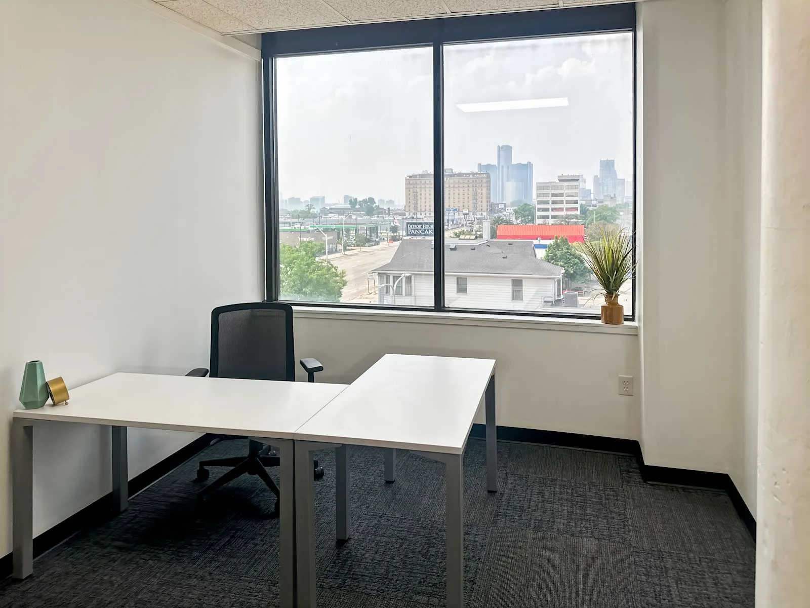 HQ MI, Detroit - Jefferson Ave, Private office, 1 desk, Detroit, MI