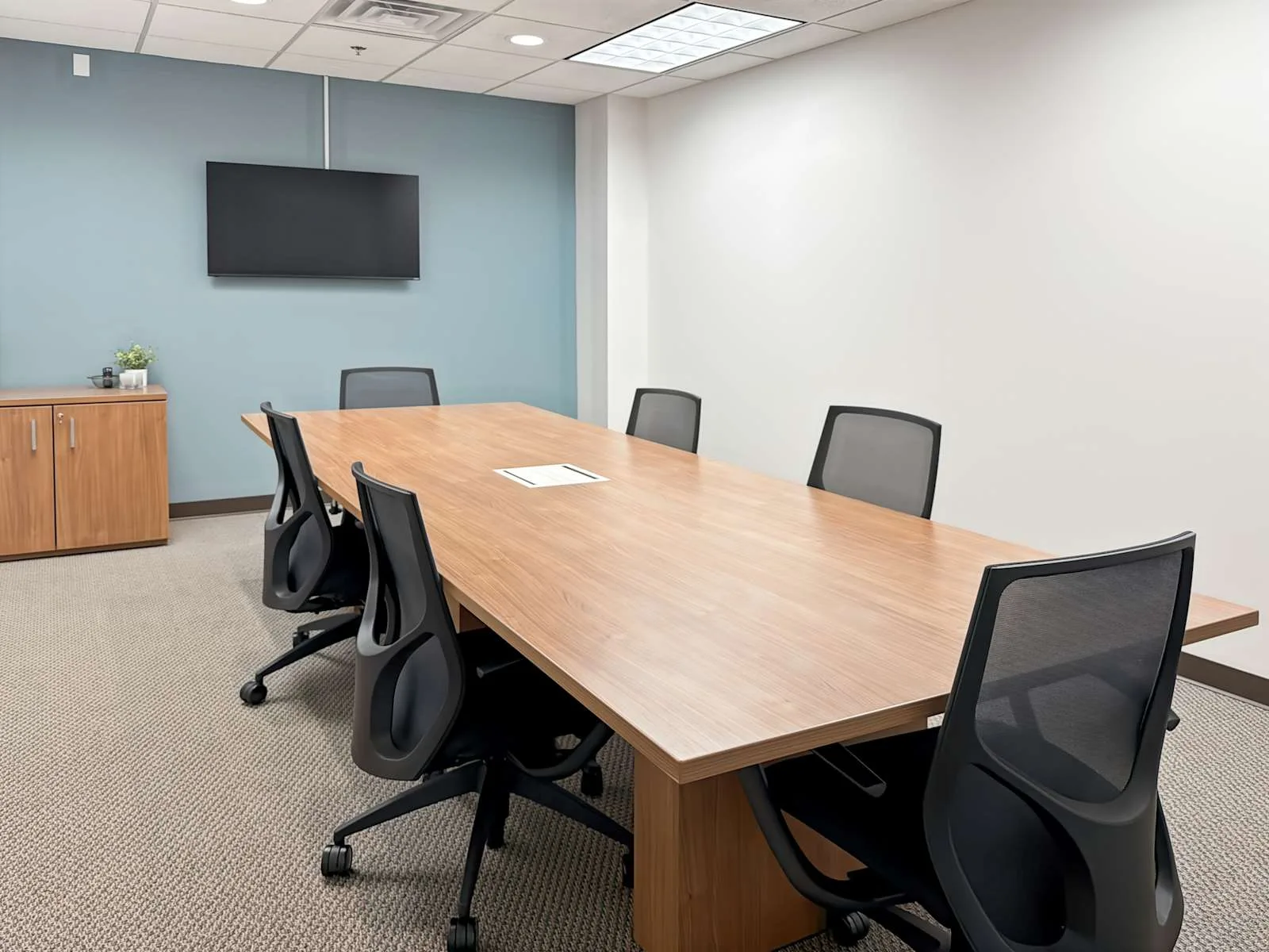 HQ MI, Grand Rapids - Kenmoor Ave, Meeting room for 6 people, Grand Rapids, MI