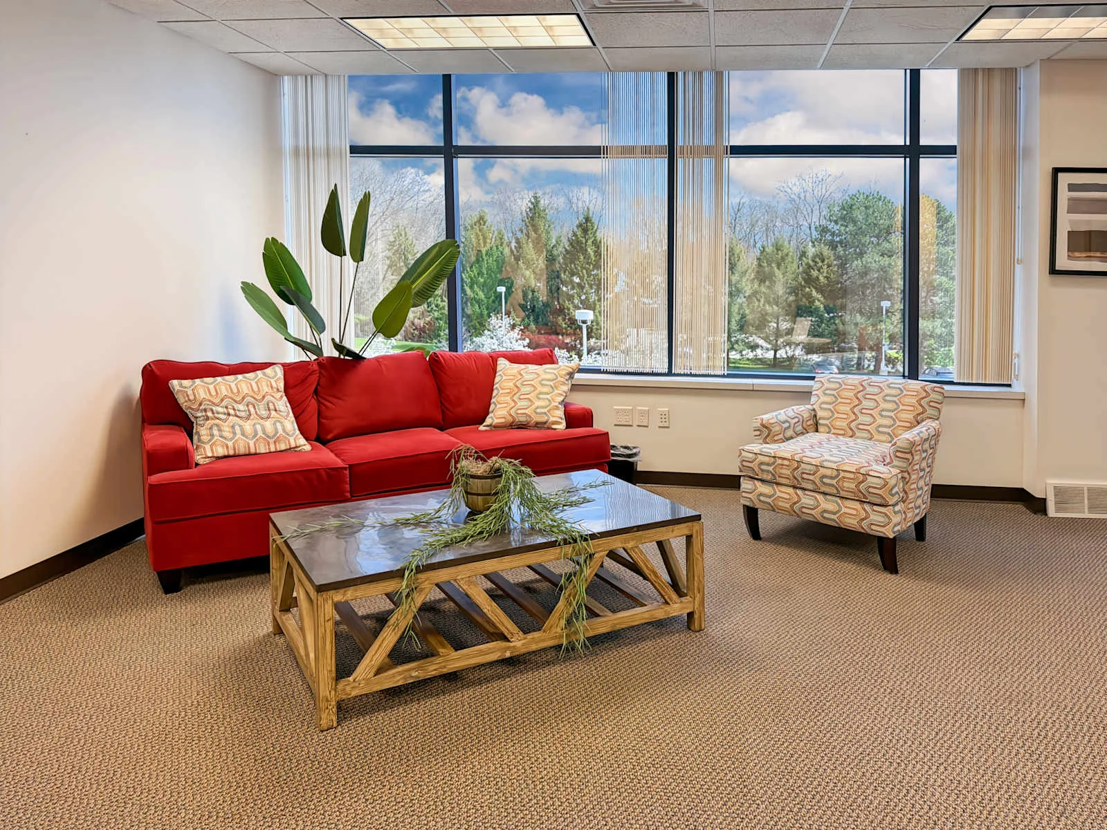 HQ MI, Grand Rapids - Kenmoor Ave, Lounge, Grand Rapids, MI