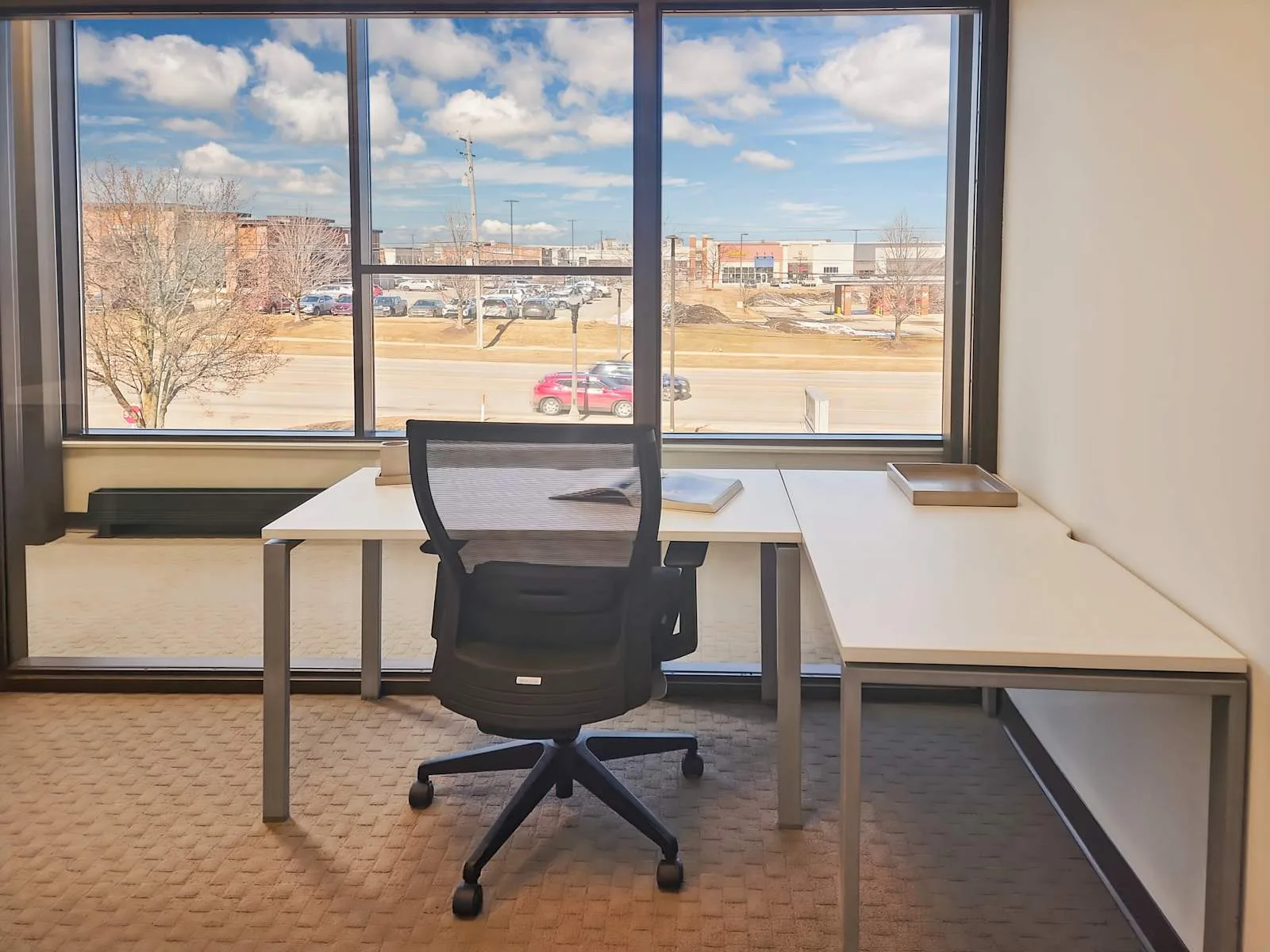 HQ MI, Lansing – West Lake Lansing, Private office, 1 desk, Lansing, MI