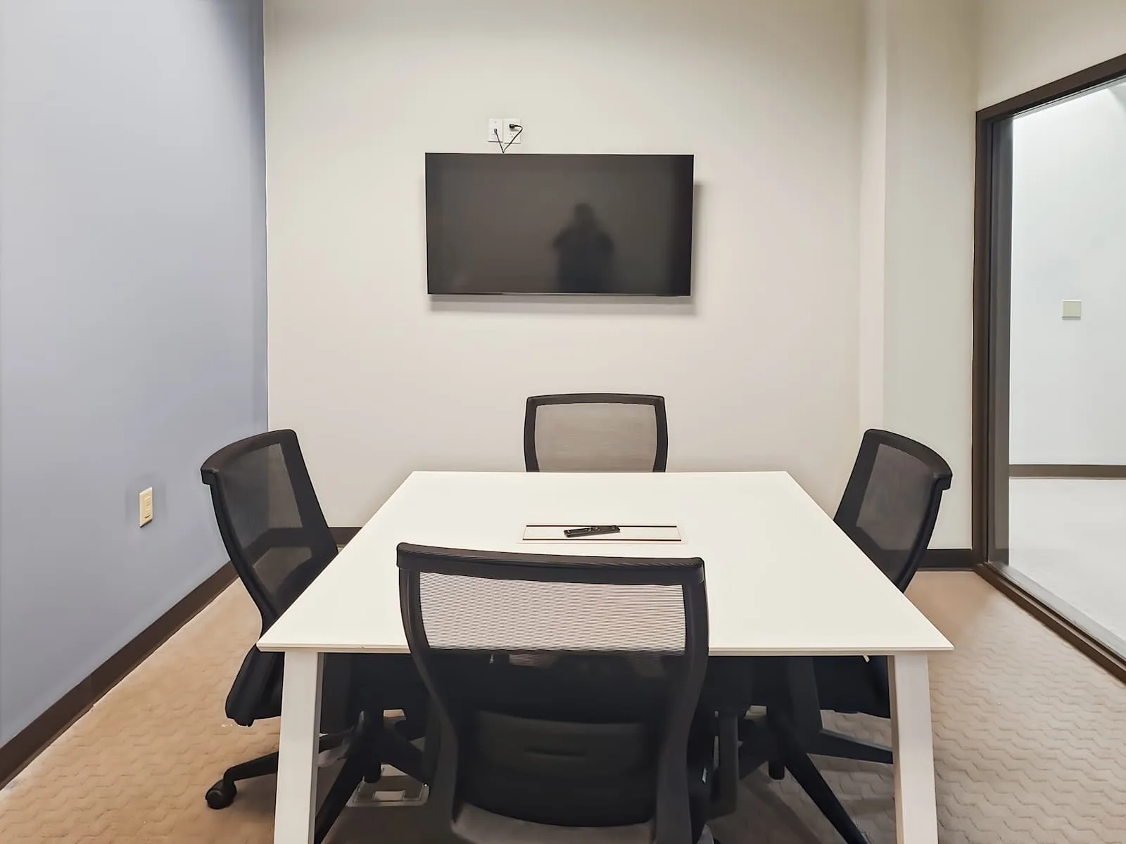 HQ MI, Lansing – West Lake Lansing, Meeting room for 4 people, Lansing, MI