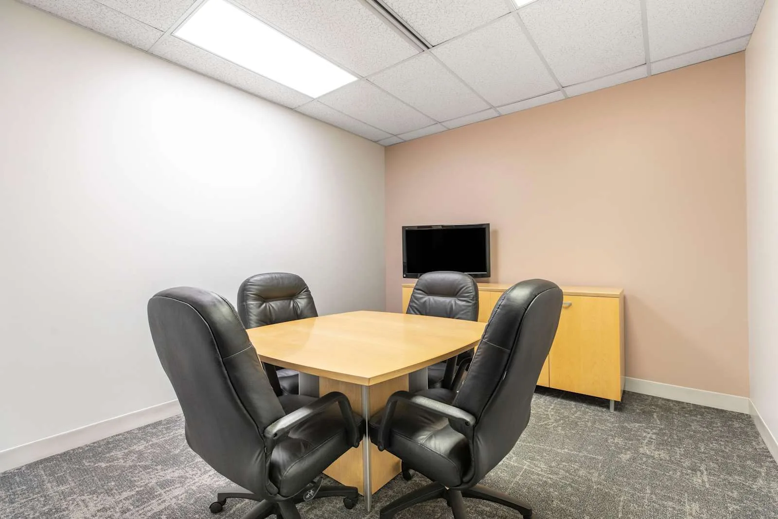 HQ MO, St Louis - West Port (HQ), Meeting room for 4 people, Creve Couer, MO