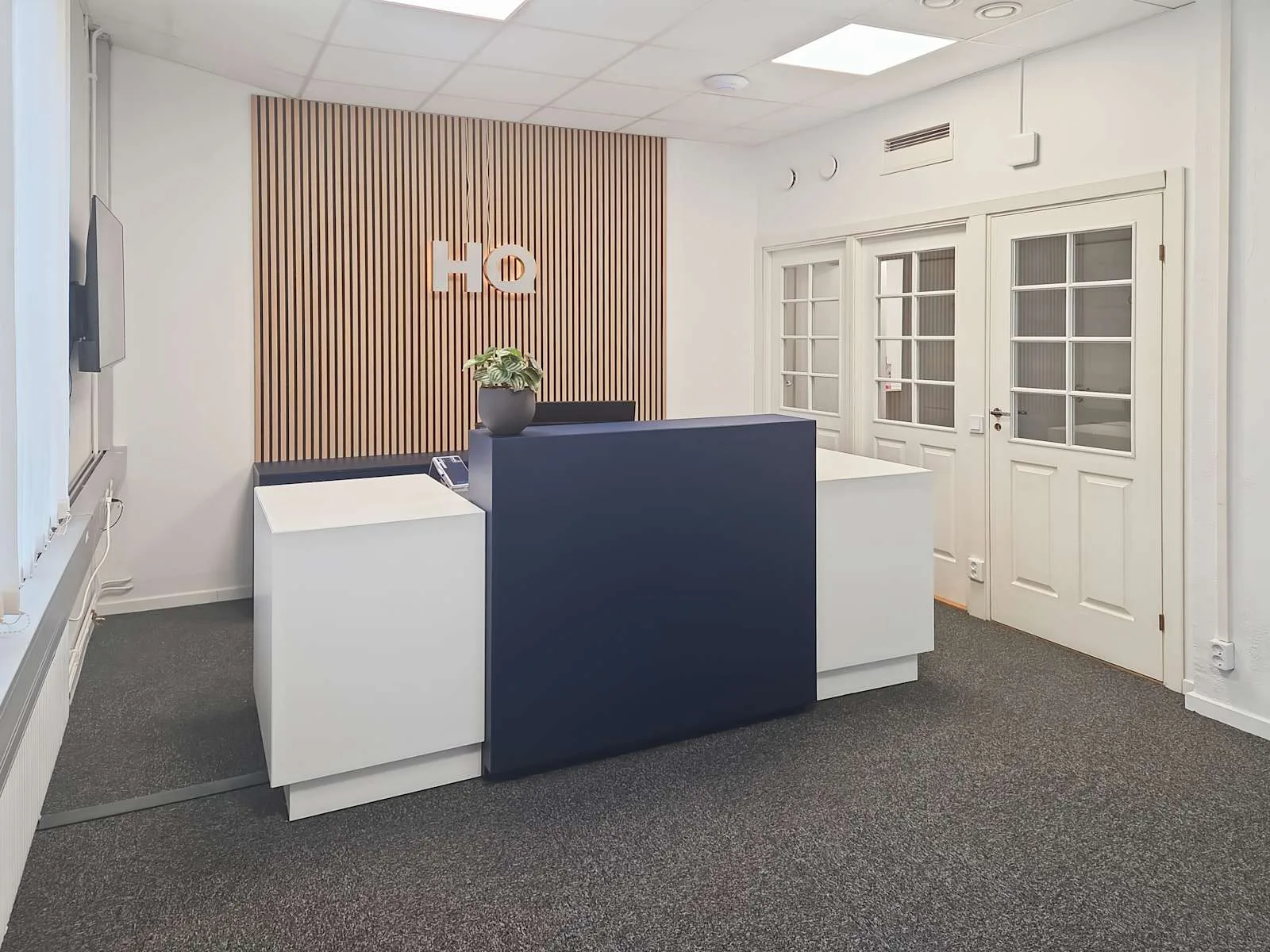 HQ Nacka, Saltsjö-boo, Reception, Saltsjö-Boo