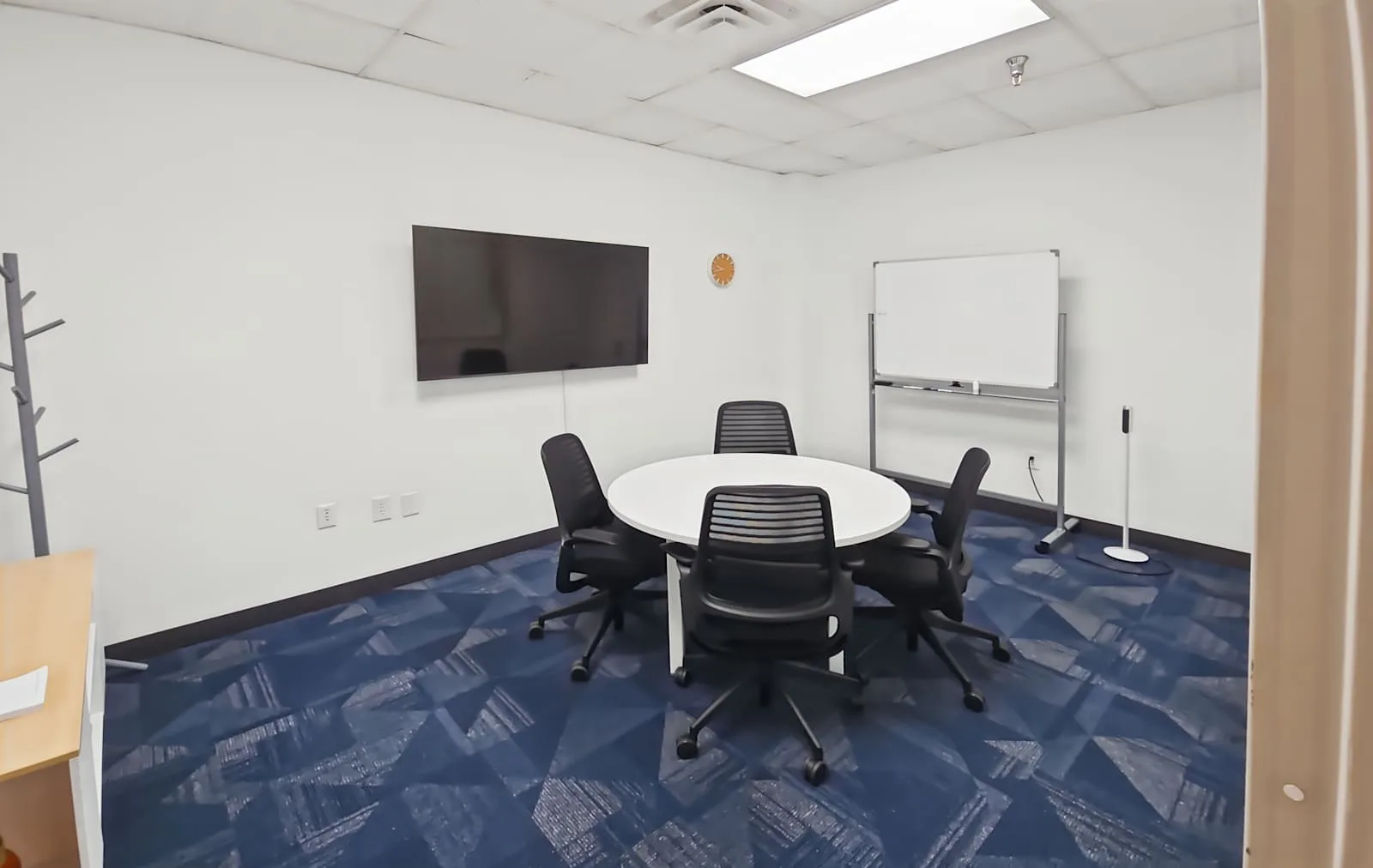 HQ NC, Raleigh - Pleasant Valley Rd, Meeting room for 4 people, Raleigh, NC