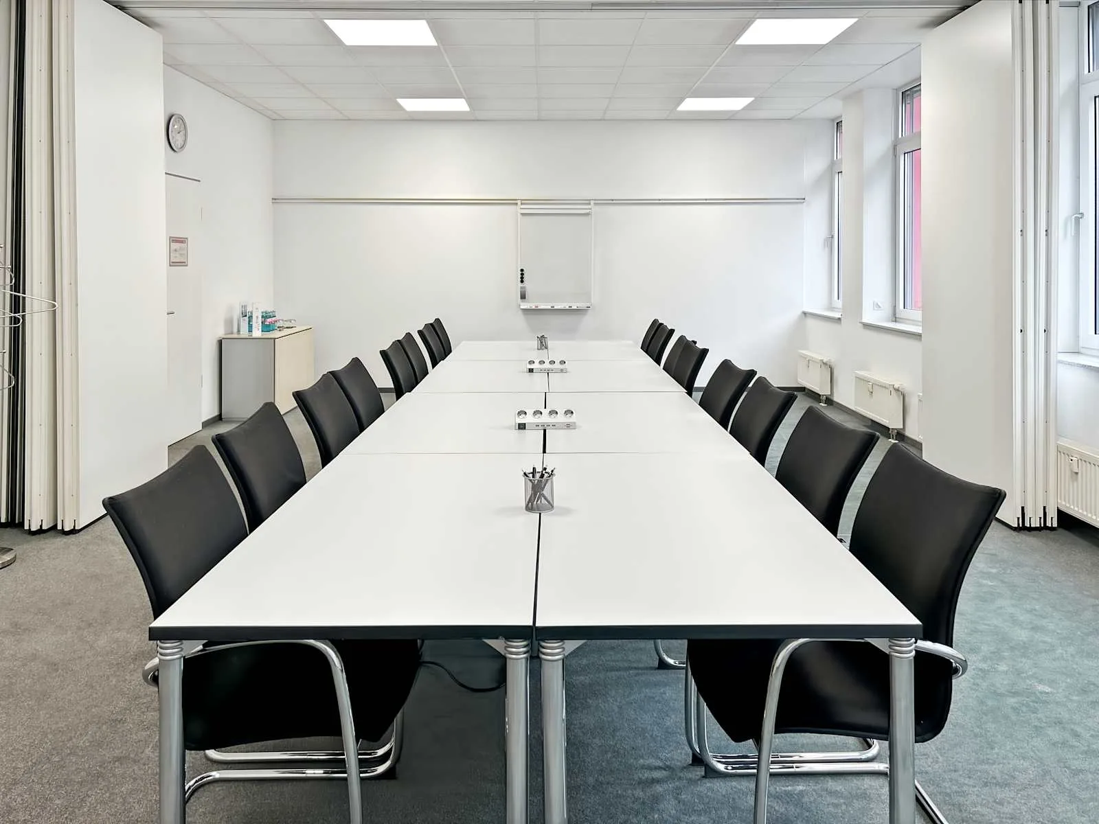 HQ NEU-ISENBURG, HQ Dornhofstraße, Meeting room for 18 people, Neu-Isenburg