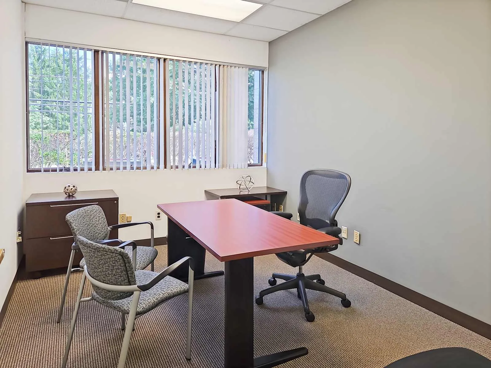 HQ NJ, Bedminster - Bedminster (HQ), Private office, 1 desk, Bedminster, NJ
