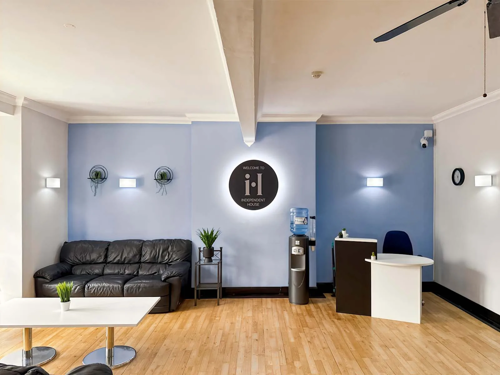 HQ Norwich, Independent House, Réception, Norwich