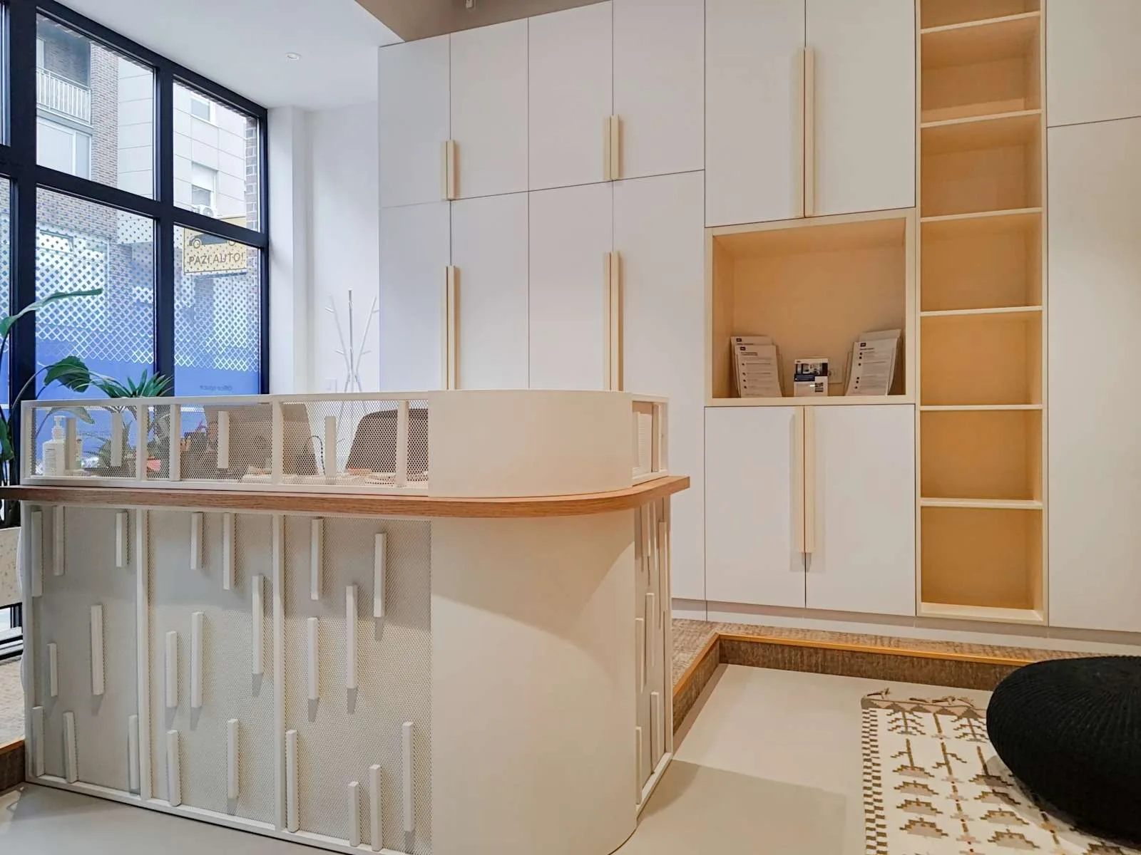 HQ Novi Sad, Kosovska 27, Reception, Grad Novi Sad