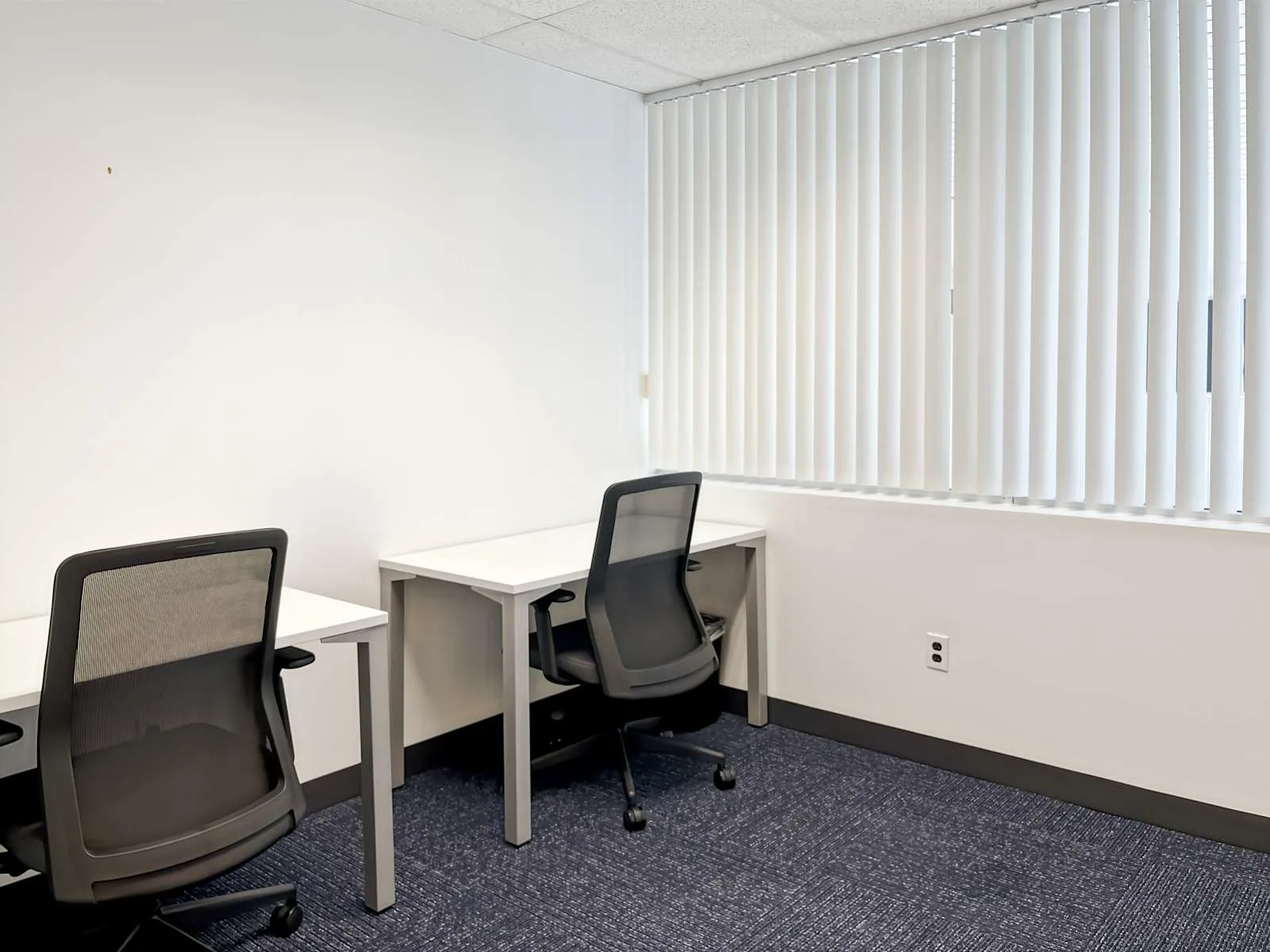 HQ NY, Holbrook - Veteran Memorial Hwy, Private office, 2 desks, Holbrook, NY