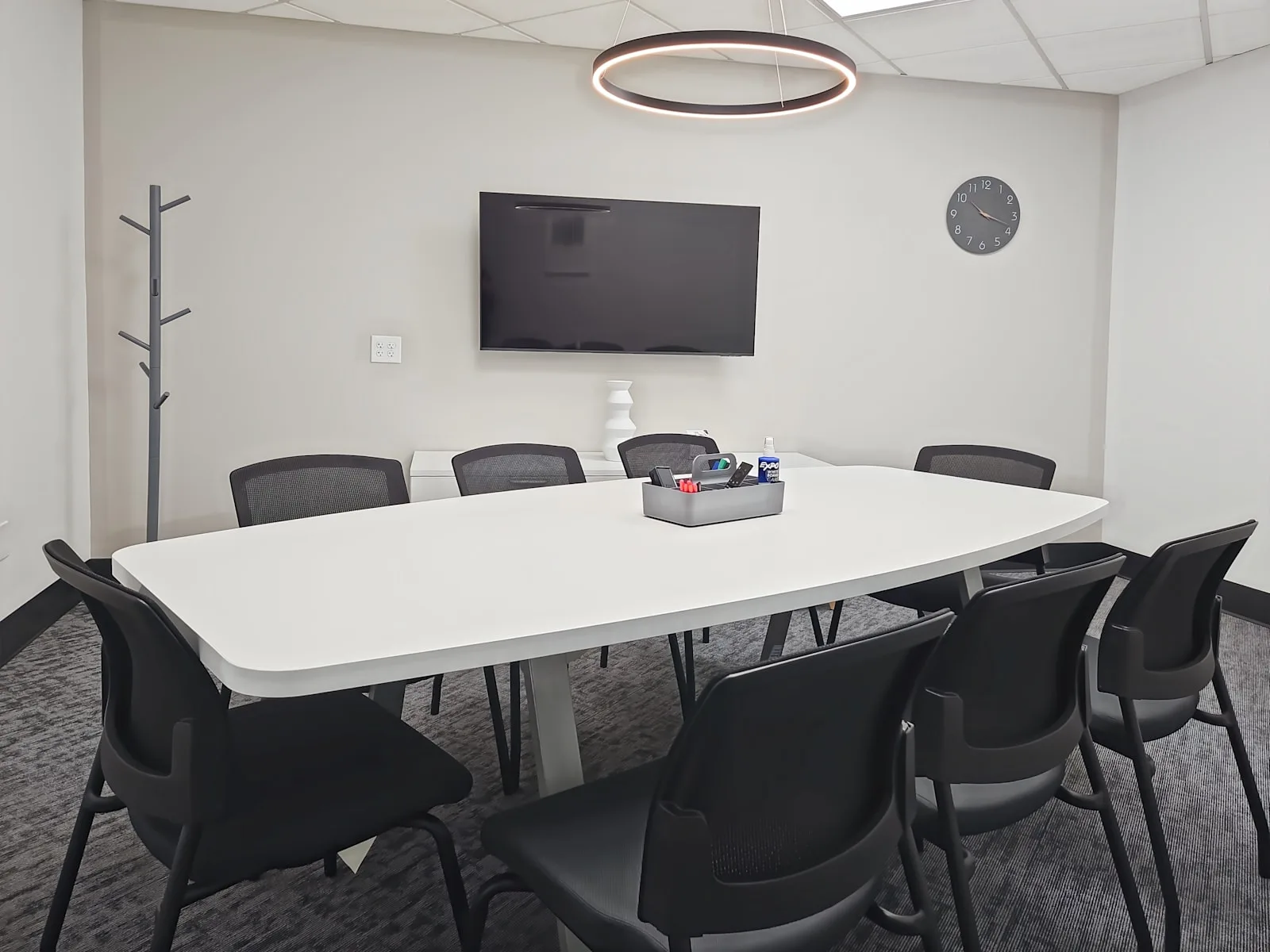 HQ OH, Middleburg Heights - Engle Rd, Meeting room for 8 people, Middlesburg Heights, OH