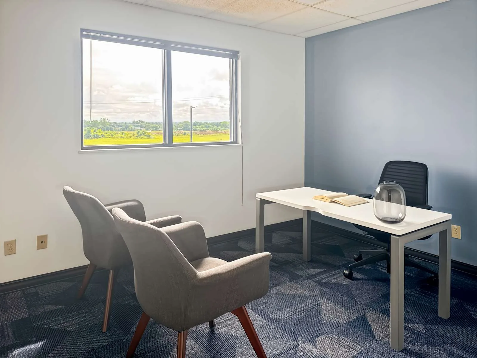 HQ OH, Sunbury - W Cherry St, Private office, 1 desk, Sunbury, OH