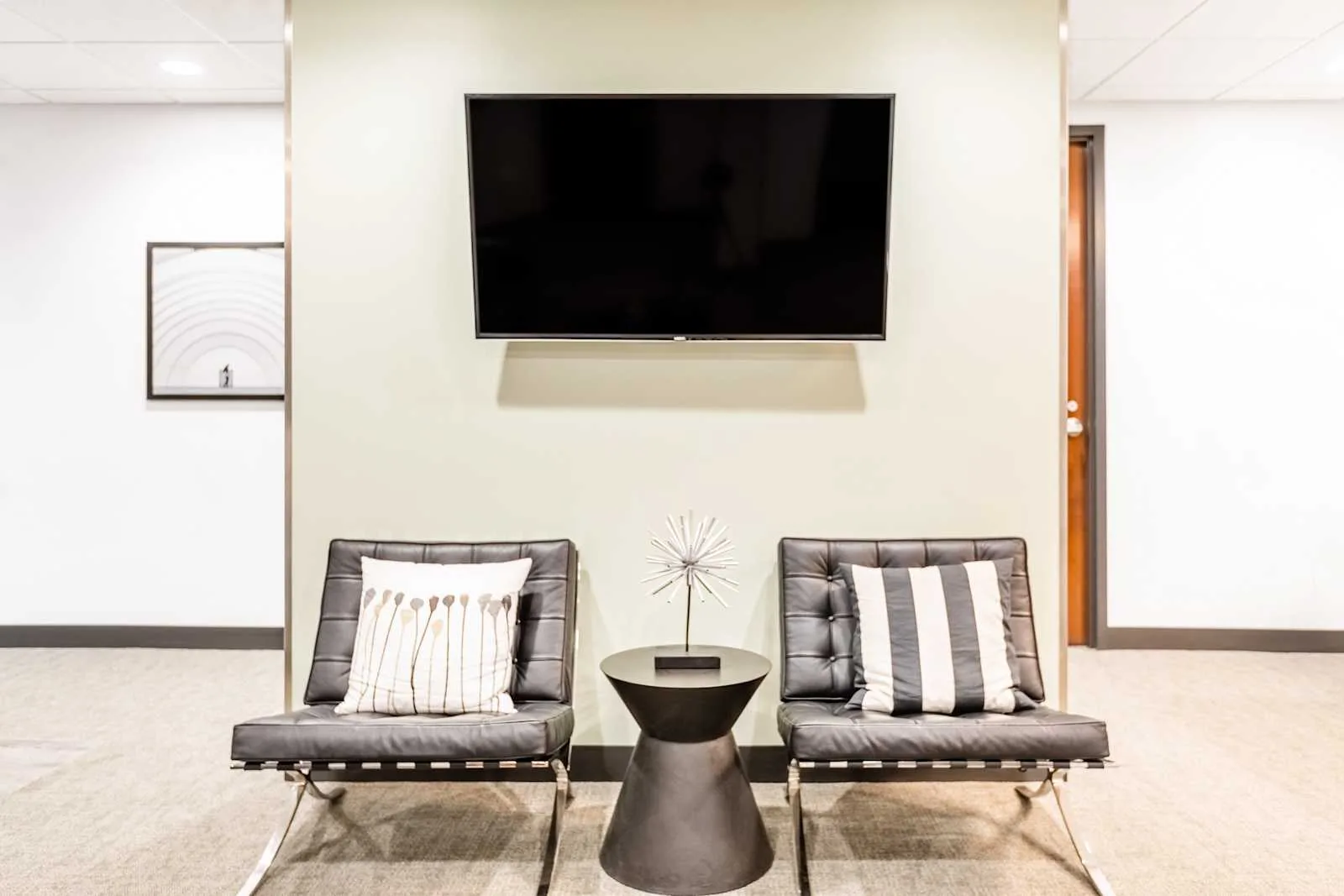 HQ PA, Pittsburgh - Penn Center East Monroeville (HQ), Lounge, Pittsburgh, PA