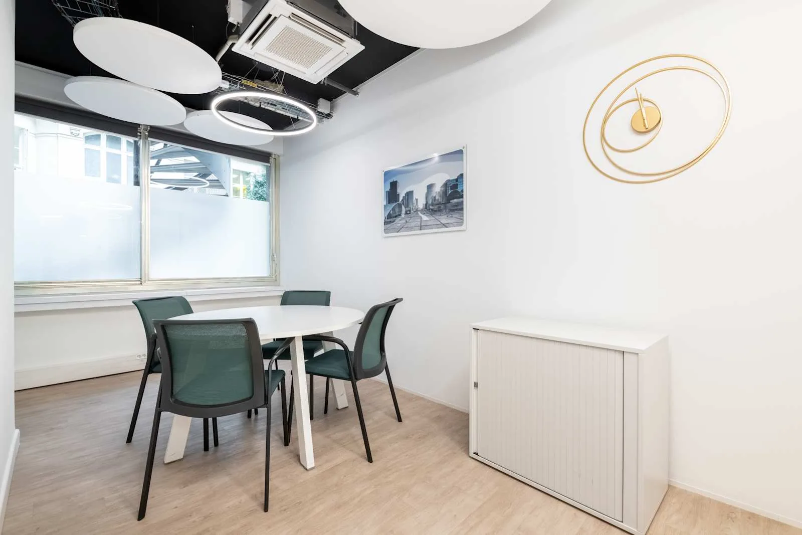 HQ Paris, 29 Rue Blanche, Meeting room for 4 people, Paris 9e