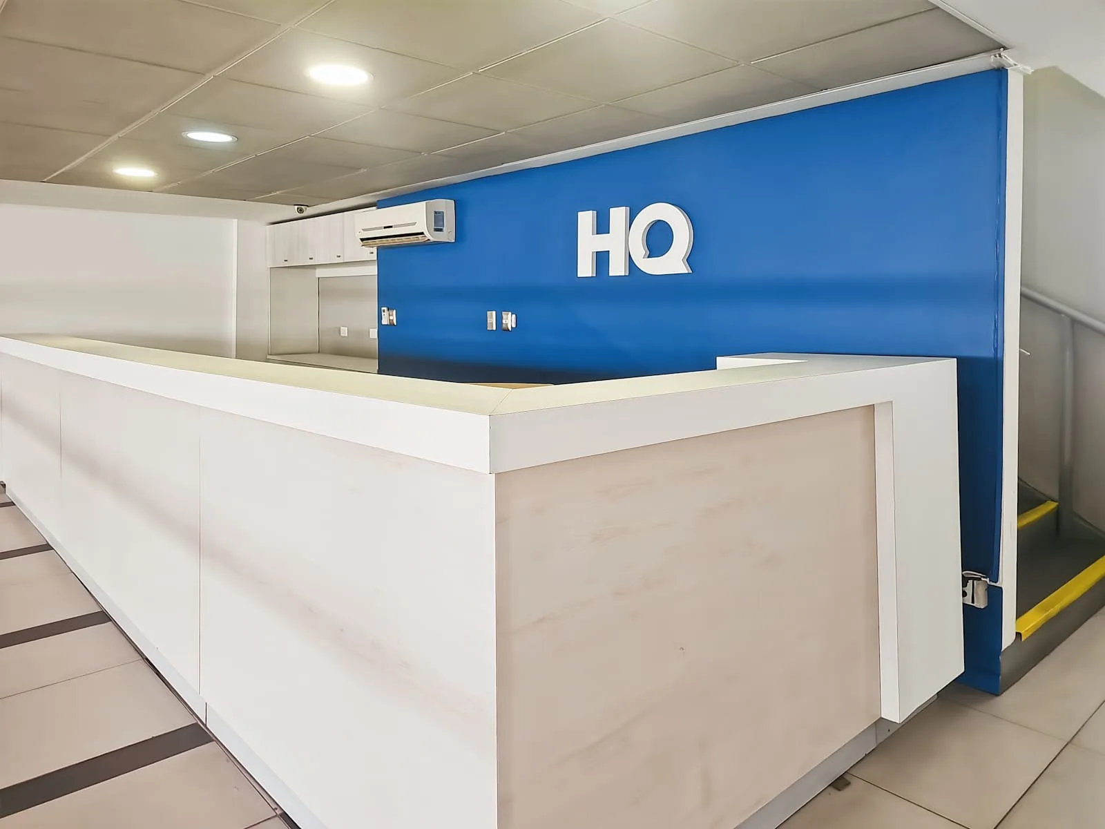 HQ Santiago, Barcelona, Reception, Santiago