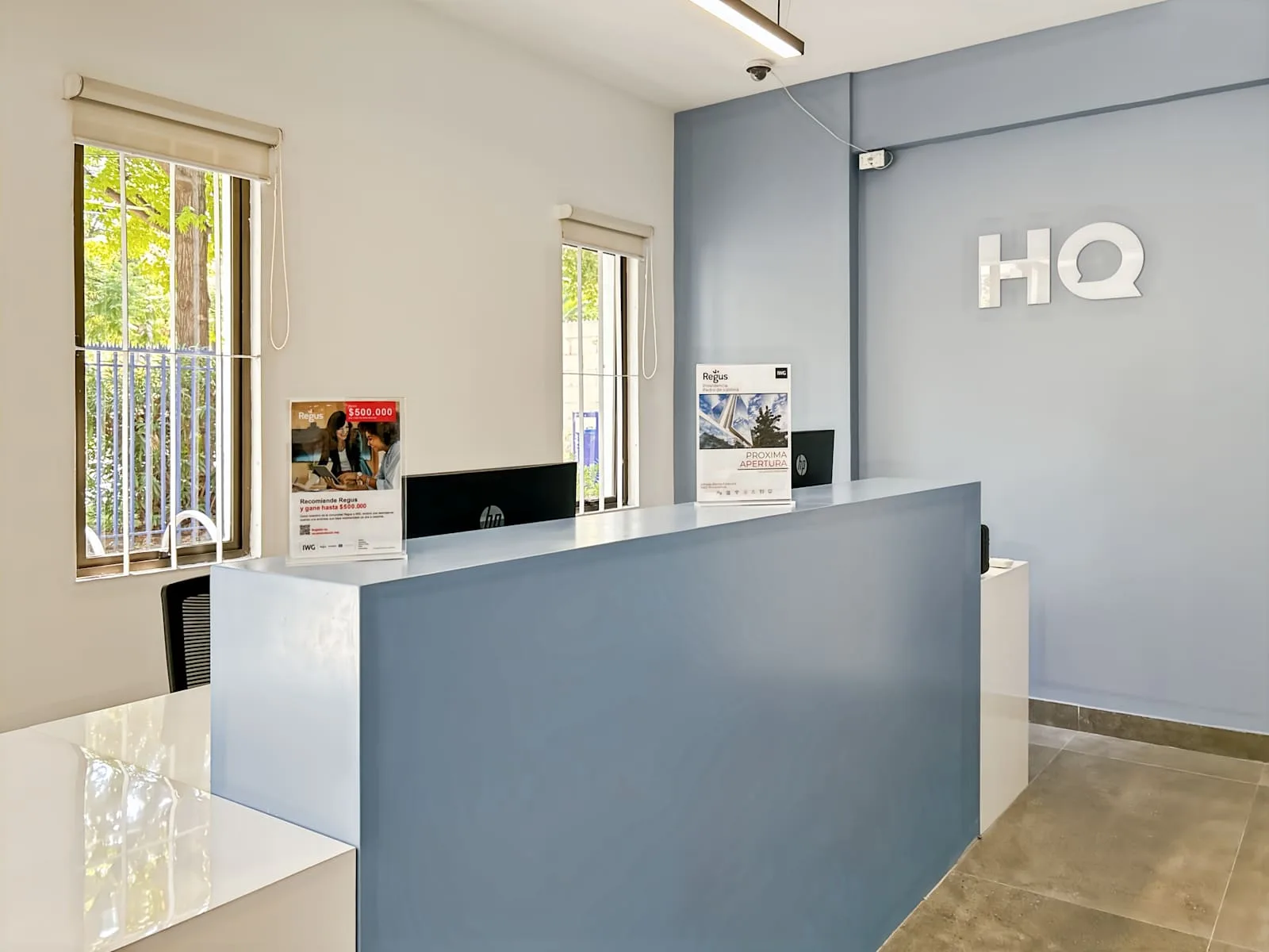 HQ Santiago, Luis Carrera, Recepción, Santiago