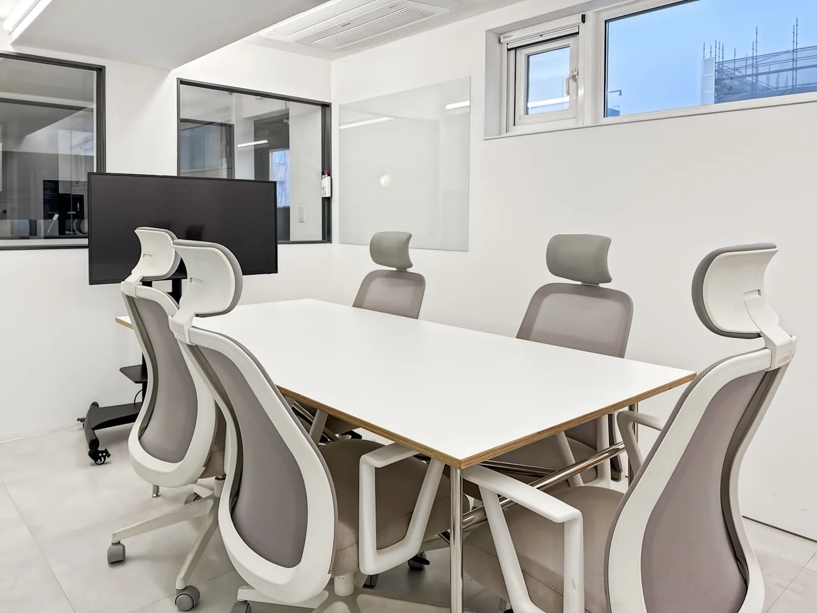 HQ Seoul, Okrim Building, 6인용 회의실, 서울특별시