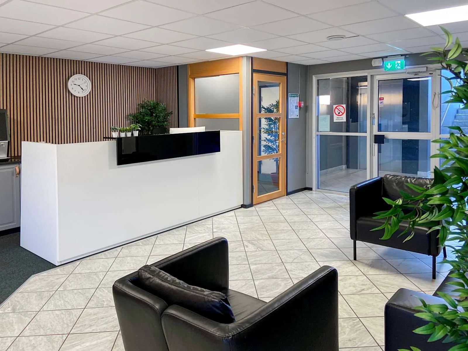 HQ Stockholm, Spånga, Reception, Våning