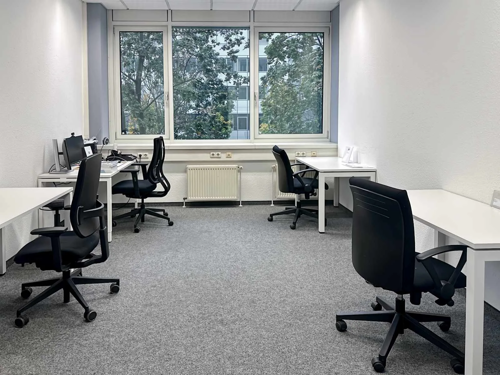 HQ STUTTGART, HQ Offisto, Private office, 4 desks, Stuttgart