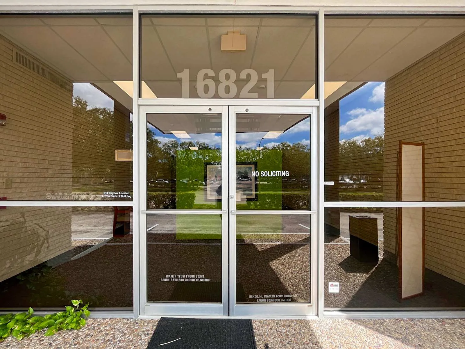 HQ TX, Houston - Buccaneer Ln., Building facade, League City, TX
