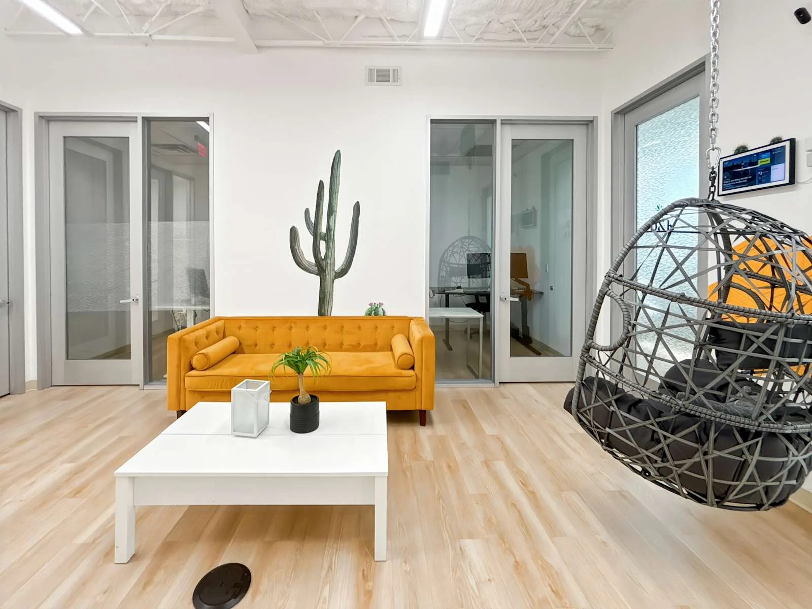 HQ TX, Houston - Kirby Dr, Lounge, Houston, TX