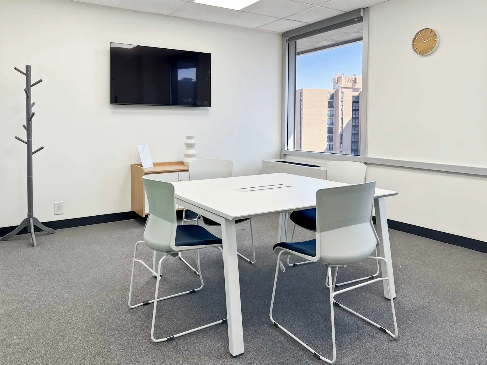 HQ VA, Alexandria - S Whiting Street, Meeting room for 4 people, Alexandria, VA
