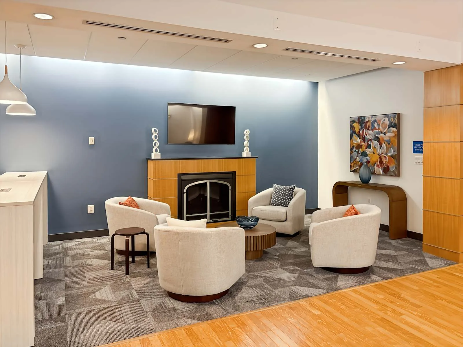 HQ VA, Ashburn - Ashburn Rd, Lounge, Ashburn, VA