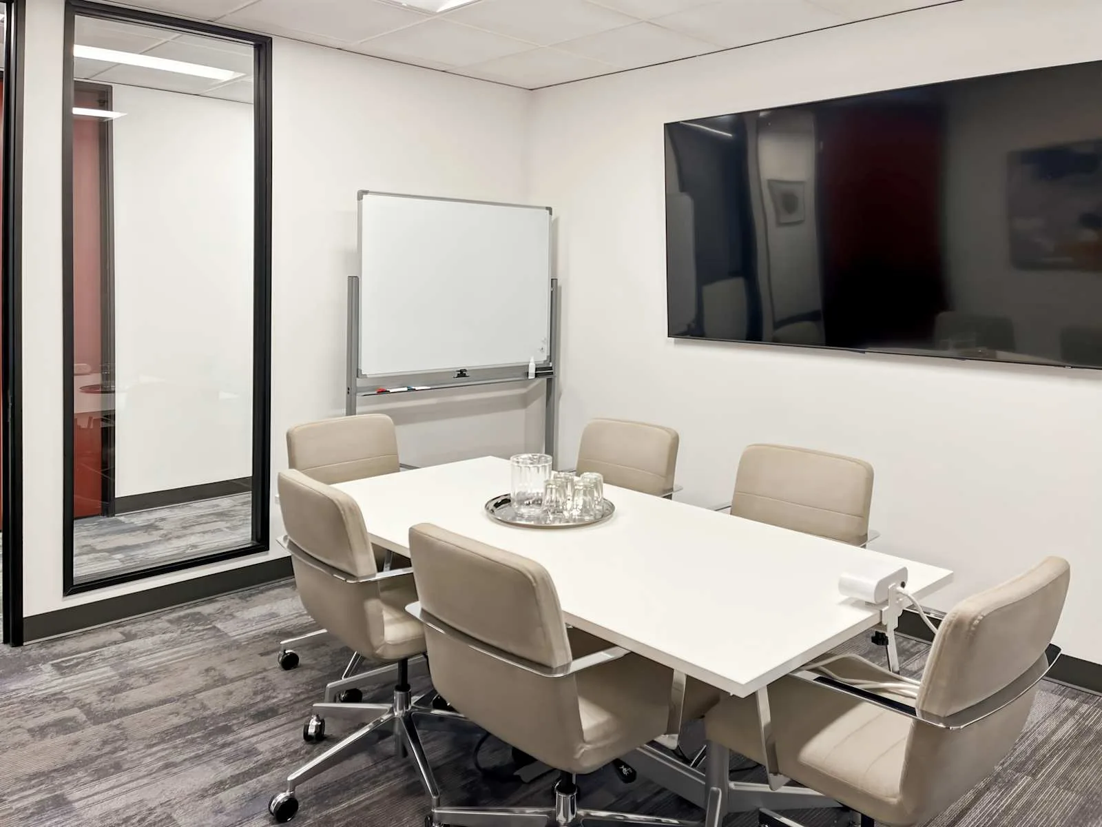 HQ WA, Bellevue - NE 4th St, Meeting room for 6 people, Bellevue, WA