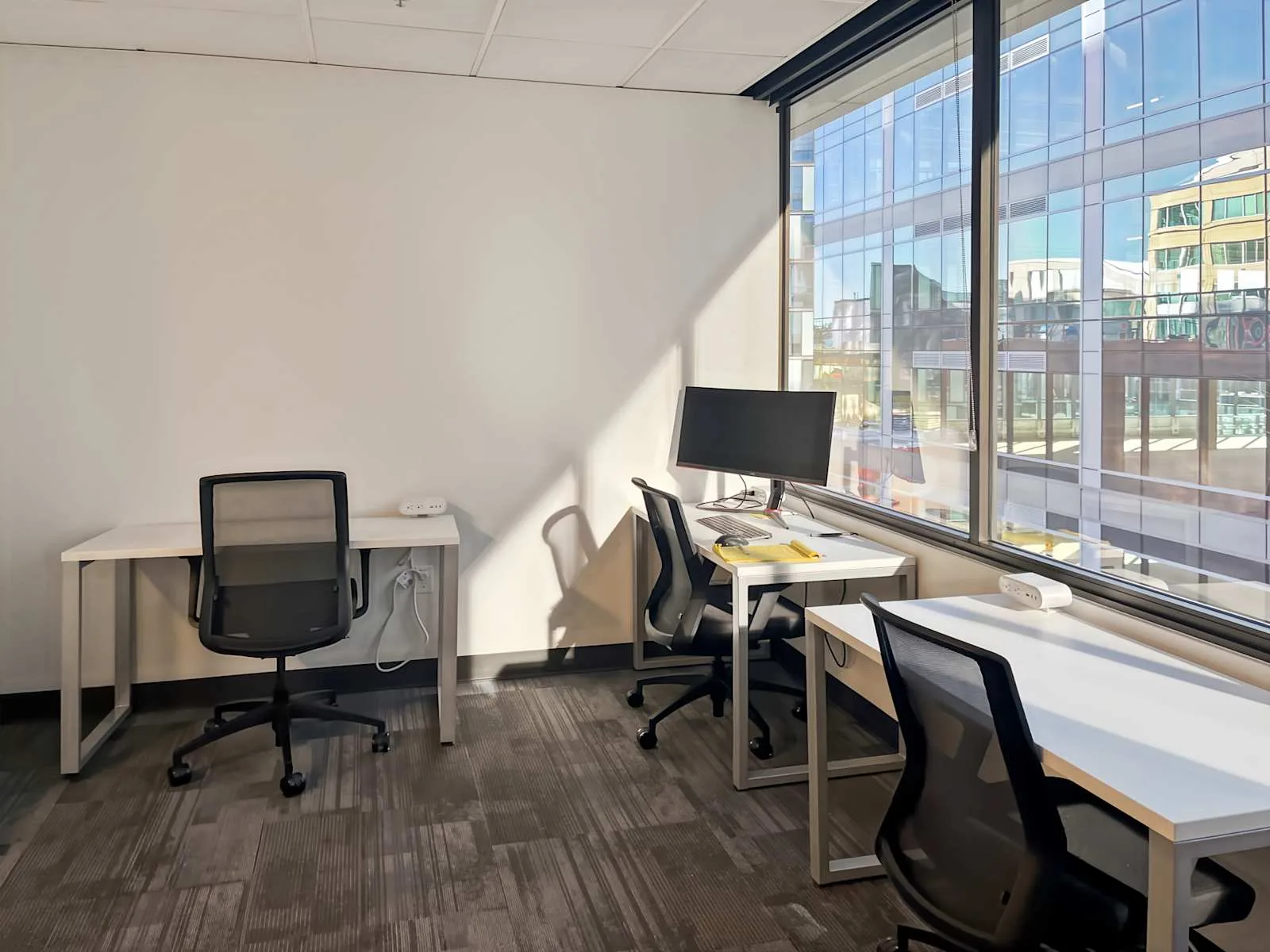 HQ WA, Bellevue - NE 4th St, Private office, 3 desks, Bellevue, WA