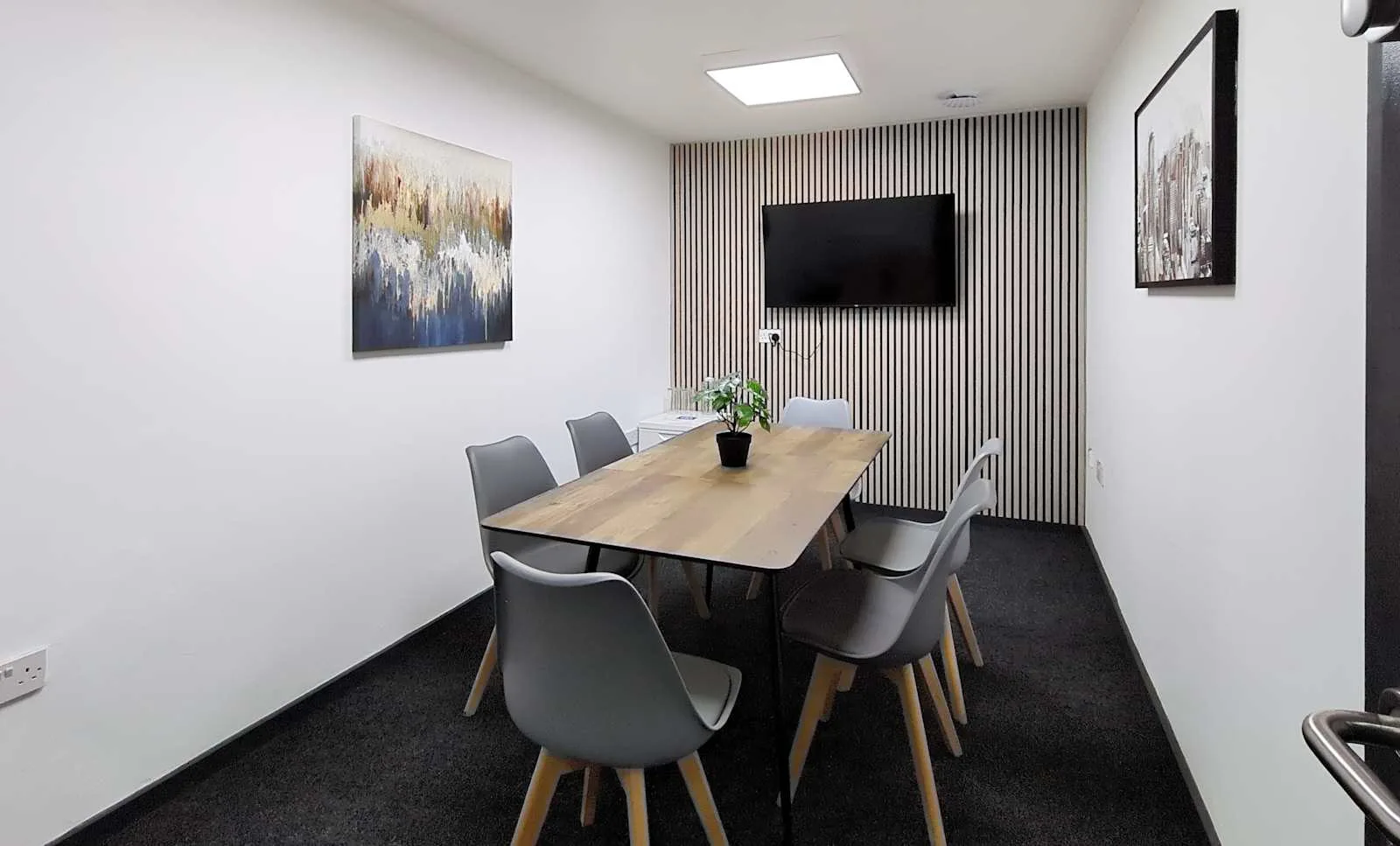 HQ Wakefield, Denby Dale Road, Meeting room for 7 people, Wakefield